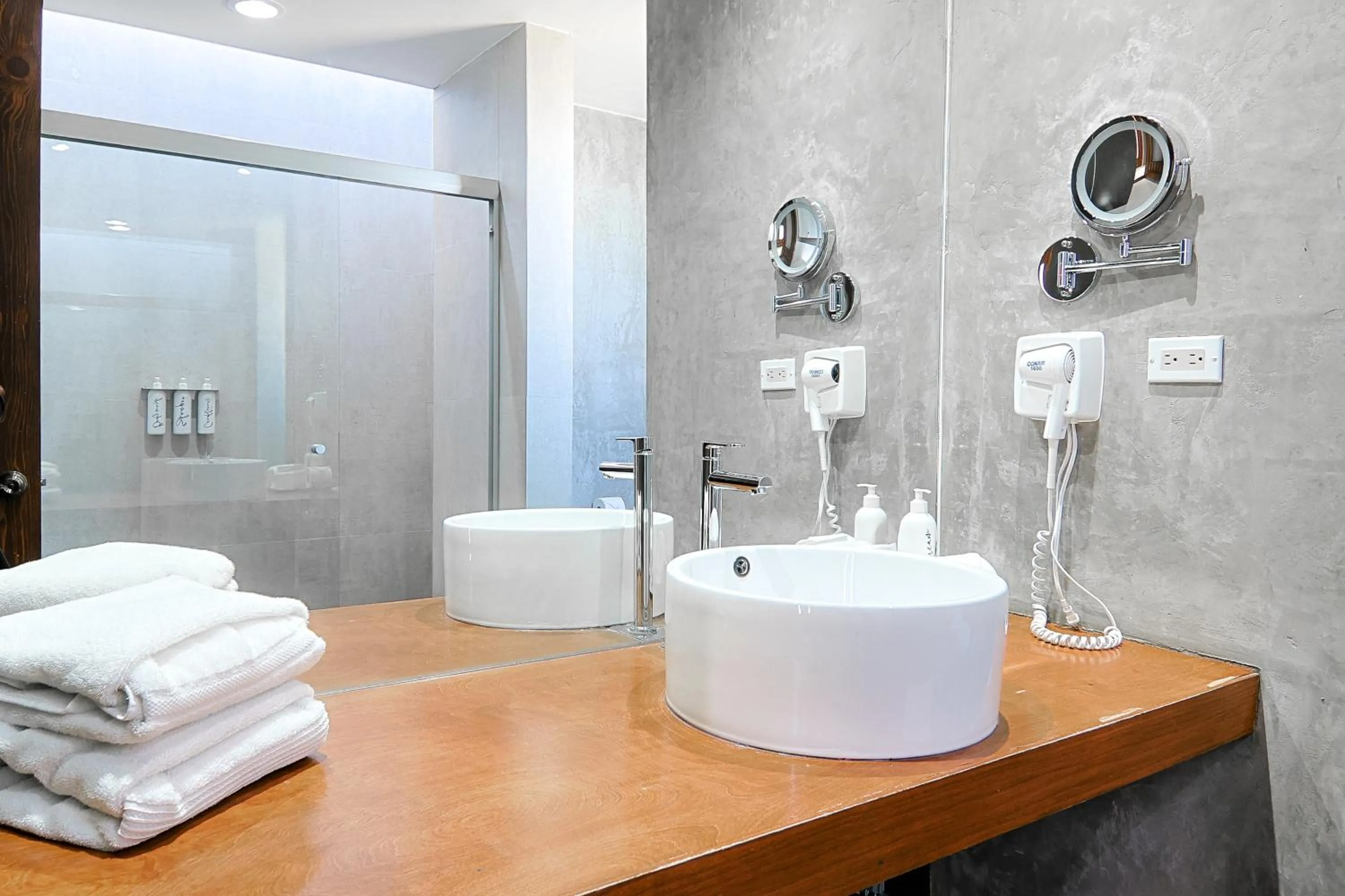 Shower in Maglen Resort