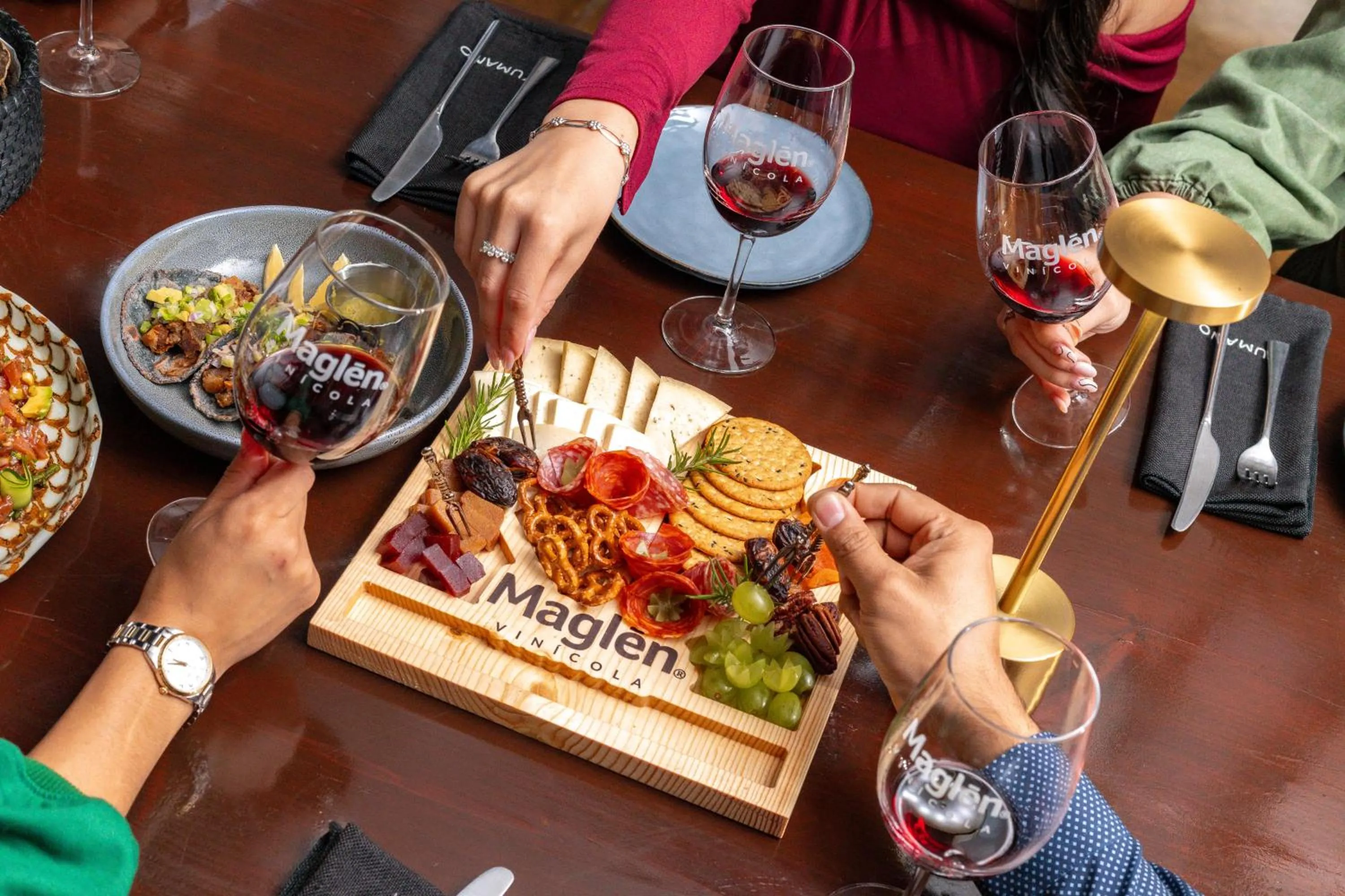 Restaurant/places to eat in Maglen Resort