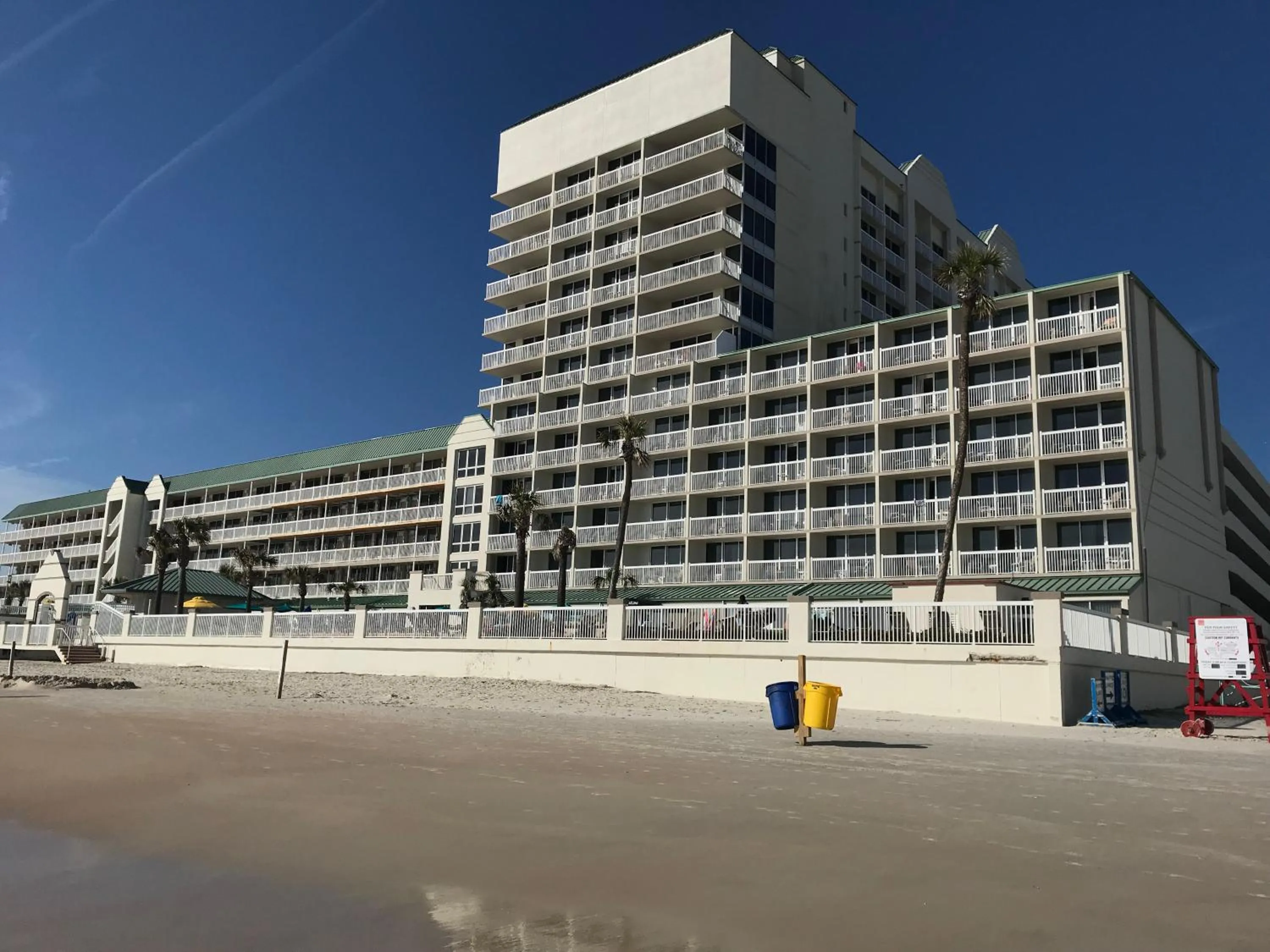Property building in Direct oceanfront, fantastic ocean view, separate bedroom ! - Pools open !