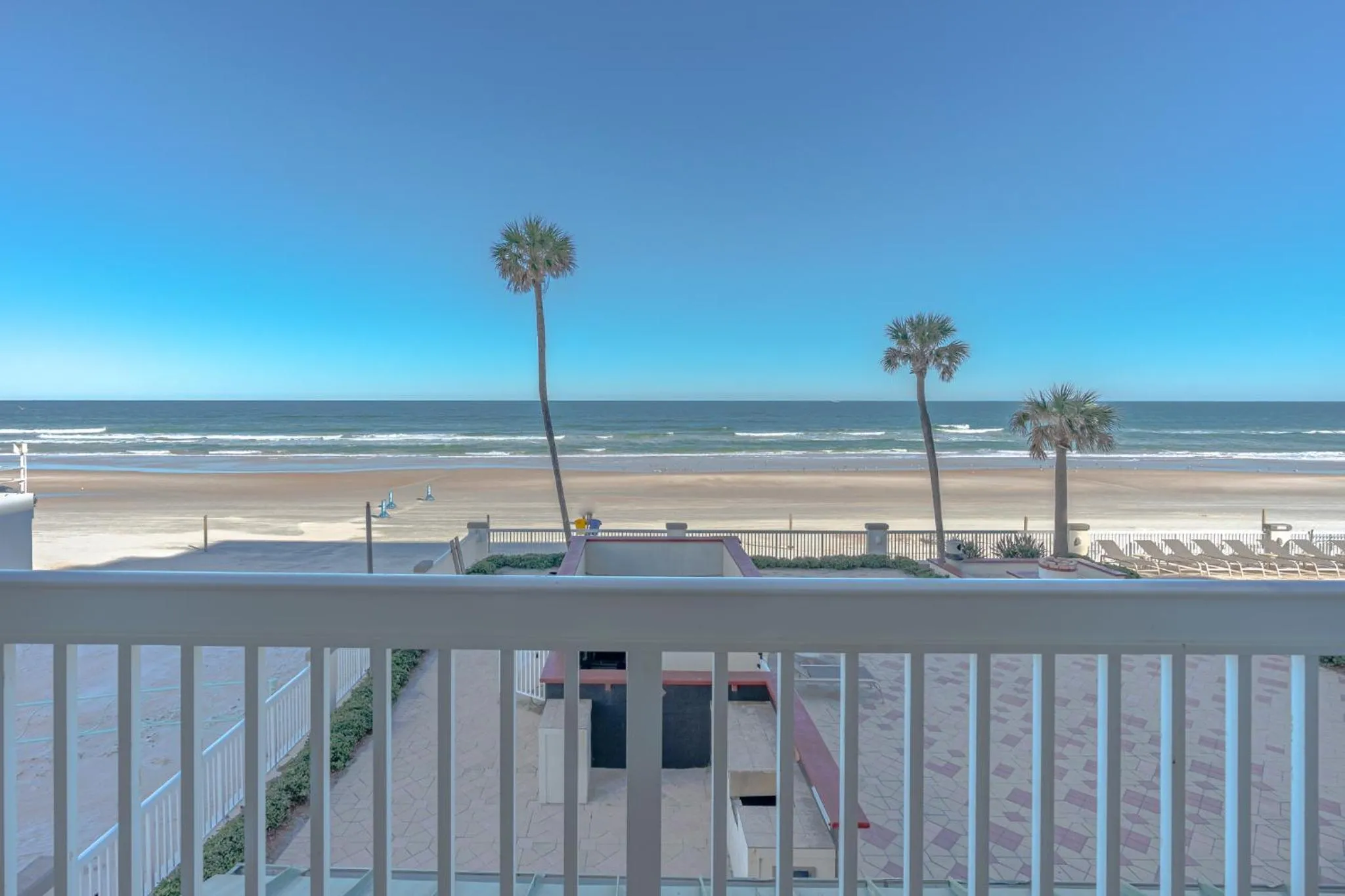 Day in Direct oceanfront, fantastic ocean view, separate bedroom ! - Pools open !
