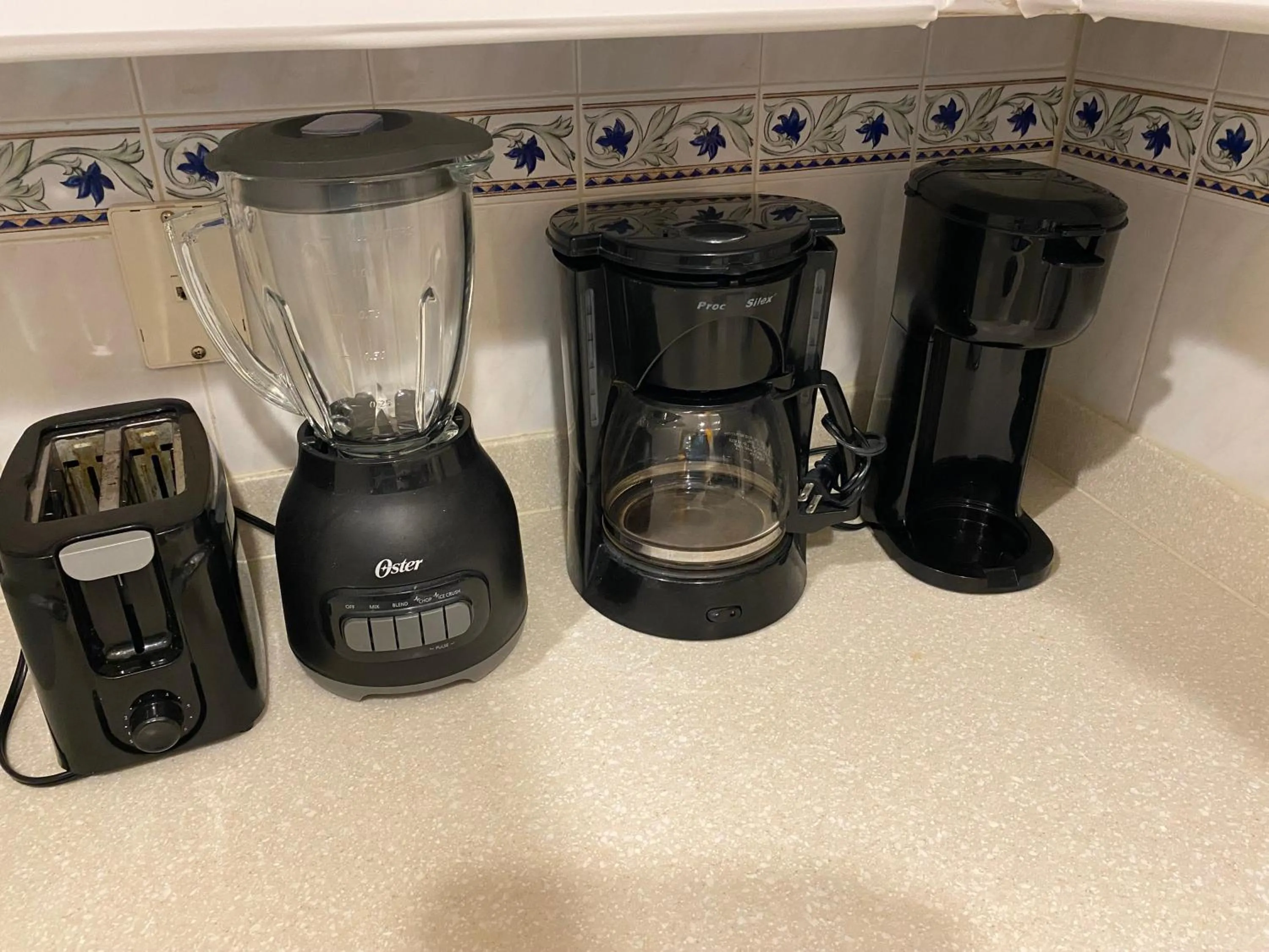 Coffee/tea facilities in Direct oceanfront, fantastic ocean view, separate bedroom ! - Pools open !