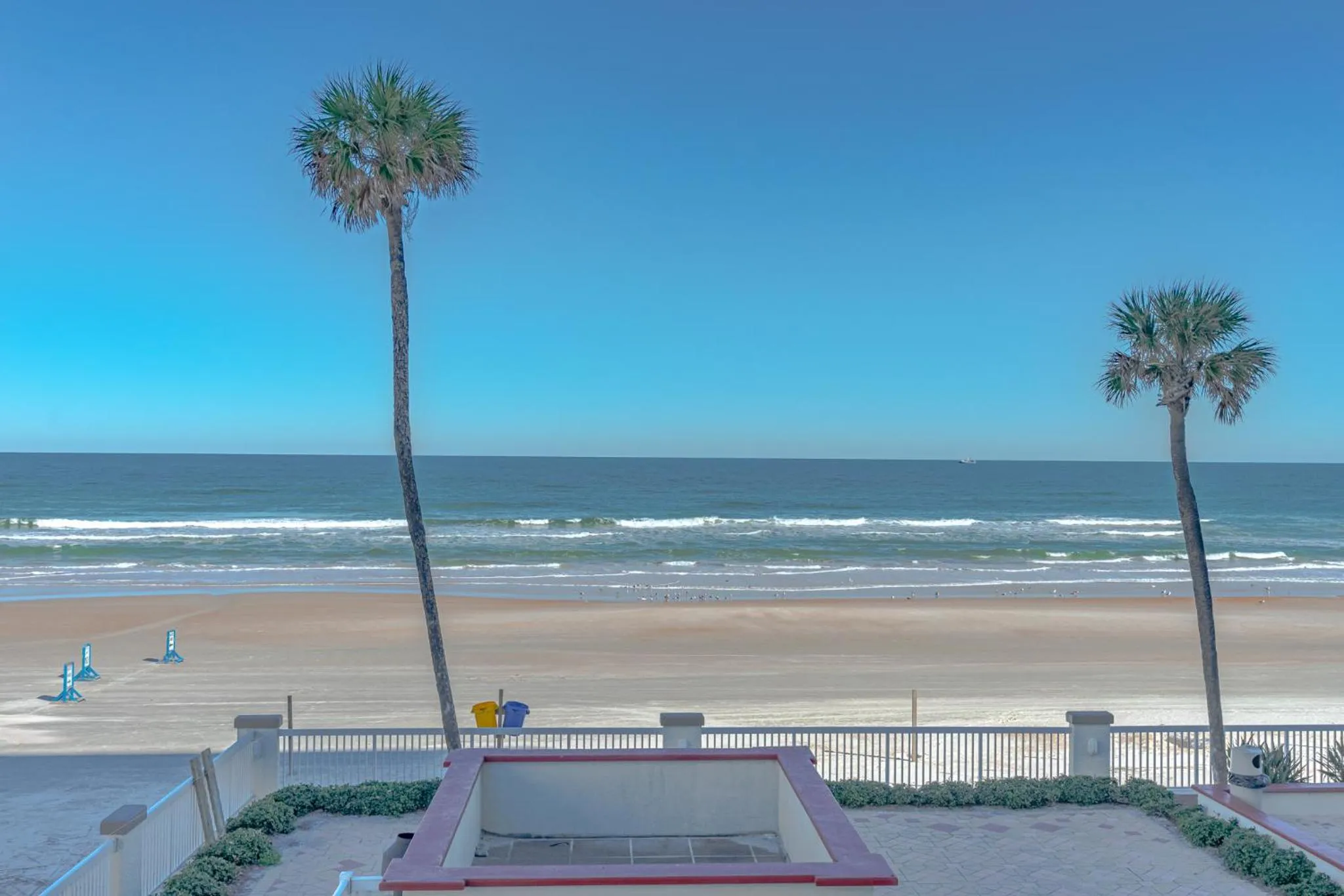 Beach in Direct oceanfront, fantastic ocean view, separate bedroom ! - Pools open !