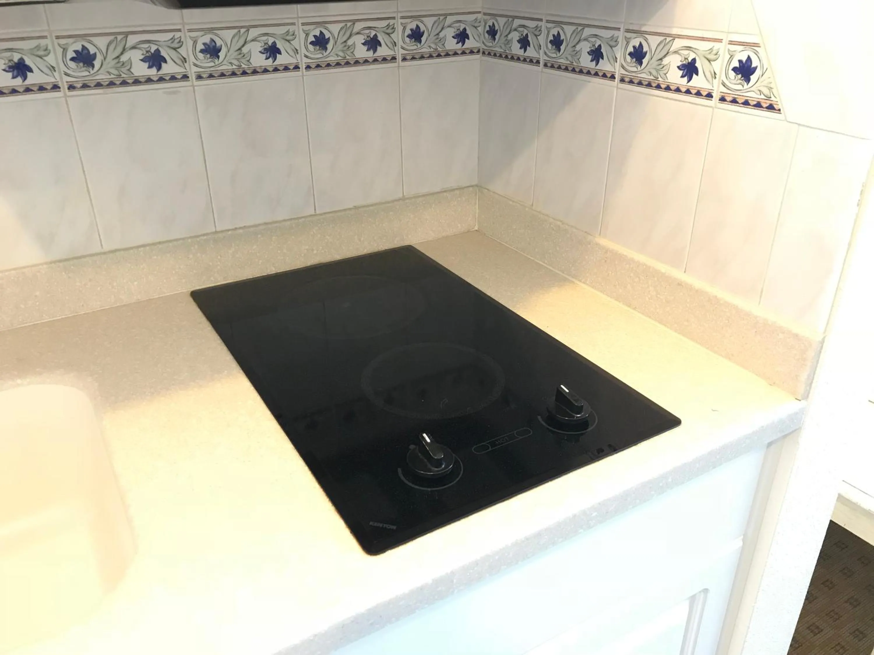 Kitchen or kitchenette in Direct oceanfront, fantastic ocean view, separate bedroom ! - Pools open !
