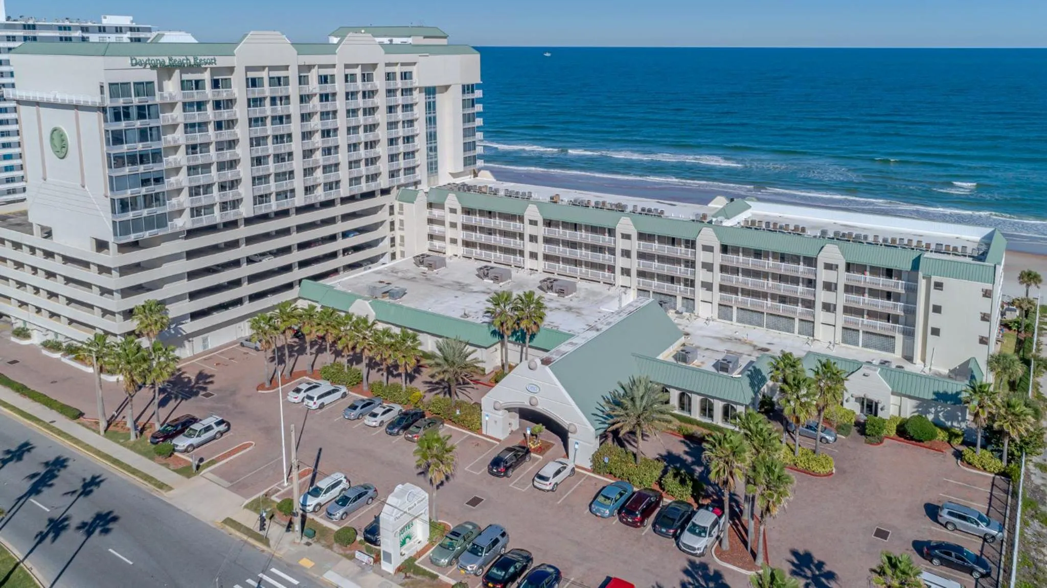 Bird's eye view in Direct oceanfront, fantastic ocean view, separate bedroom ! - Pools open !