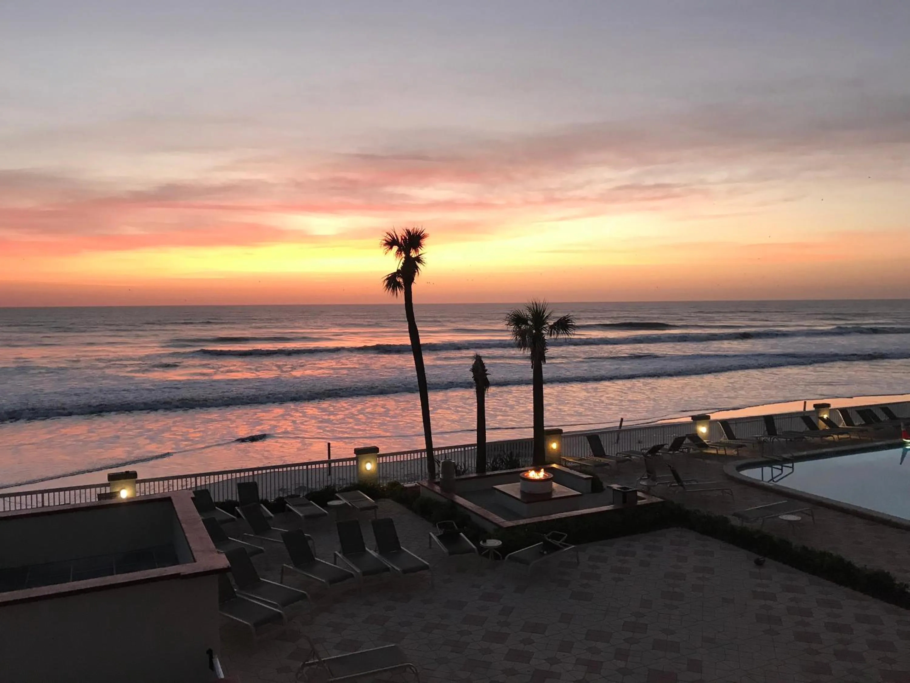 Day in Direct oceanfront, fantastic ocean view, separate bedroom ! - Pools open !