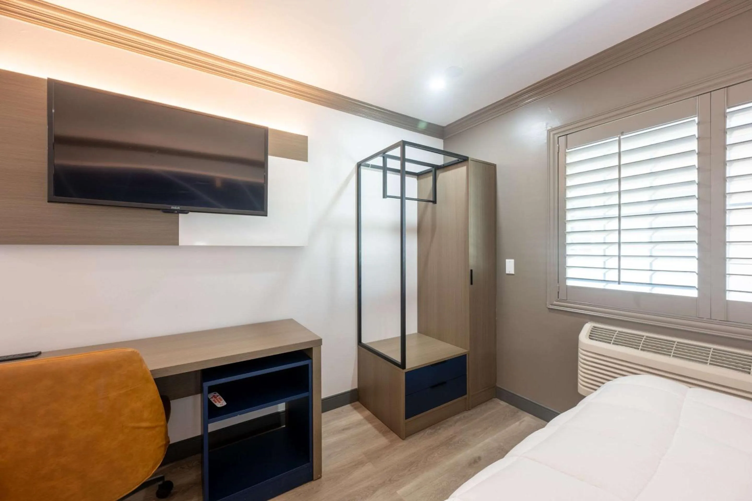 Bedroom, Bed in Torrance Inn LAX Airport Area