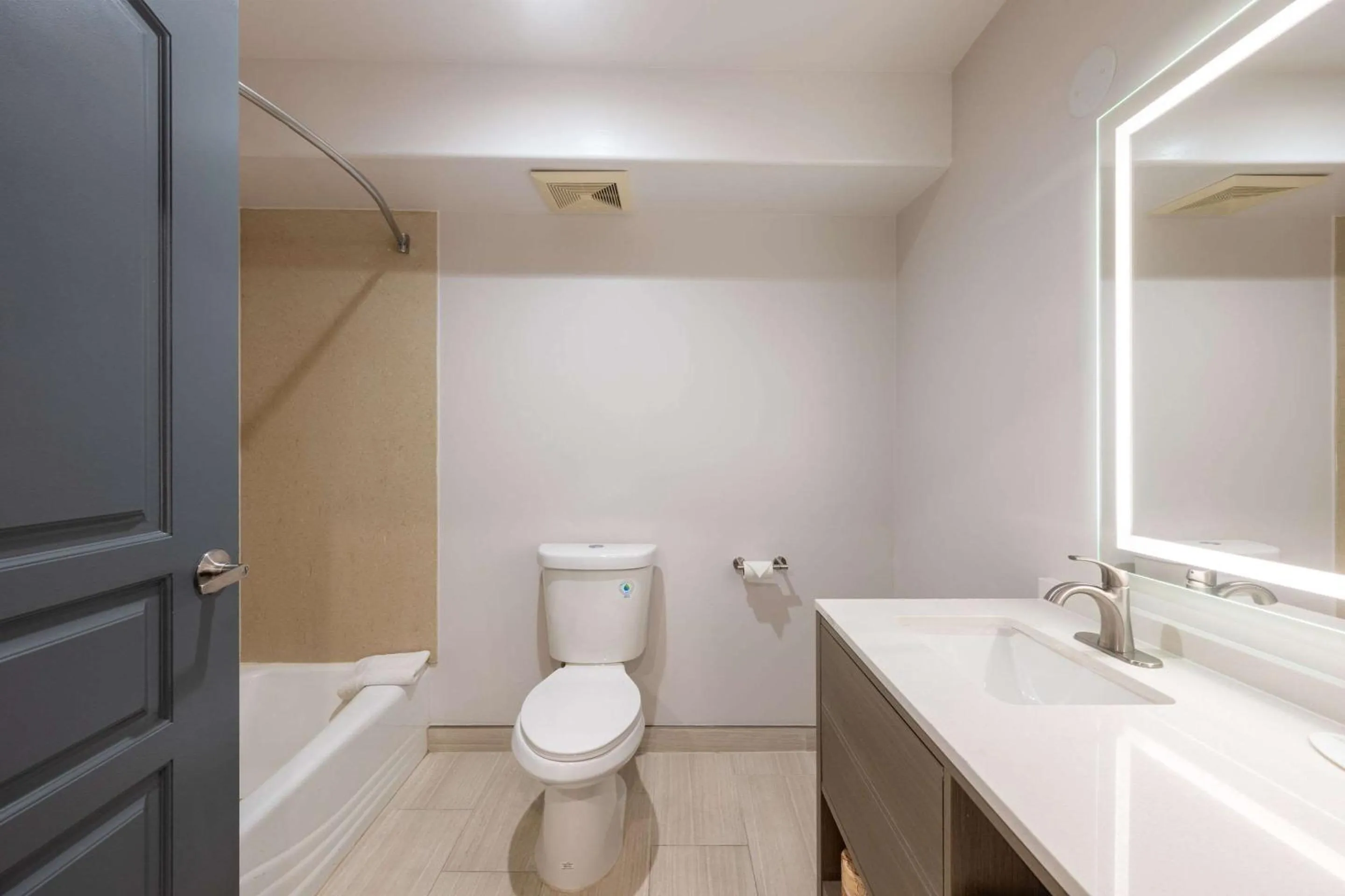 Bedroom in Torrance Inn LAX Airport Area