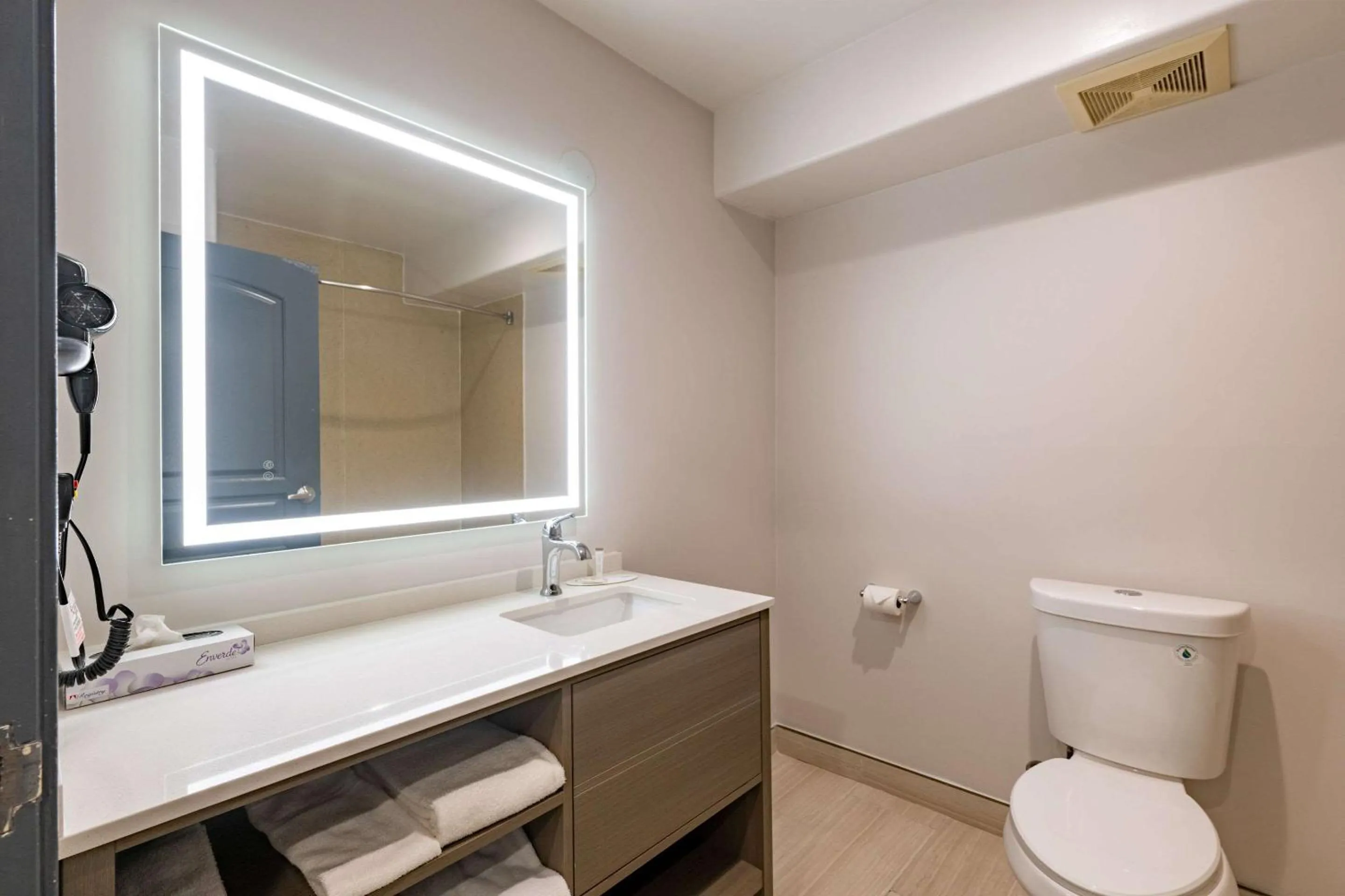 Bedroom in Torrance Inn LAX Airport Area