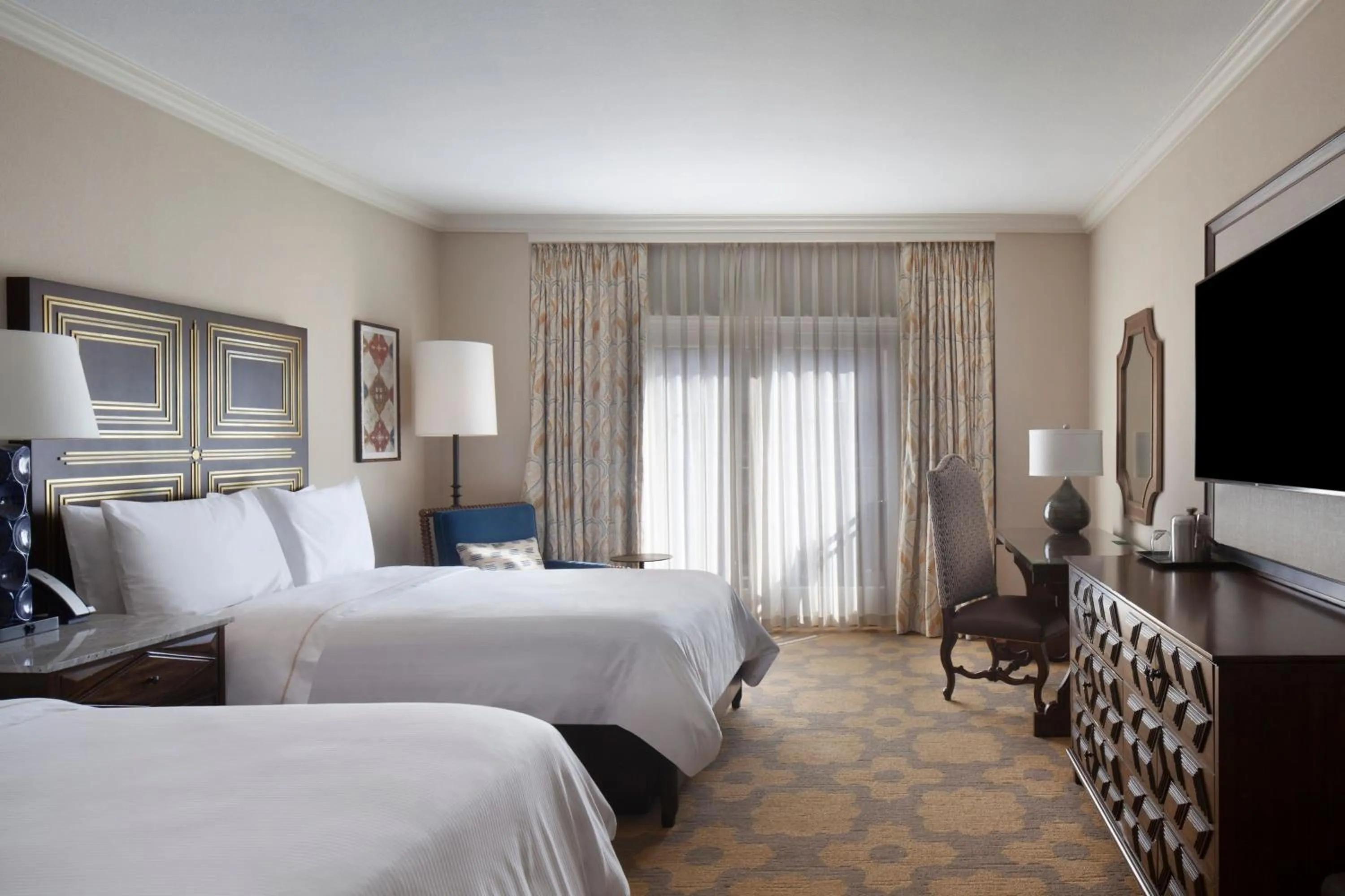 Photo of the whole room, Bed in The Westin Riverwalk, San Antonio