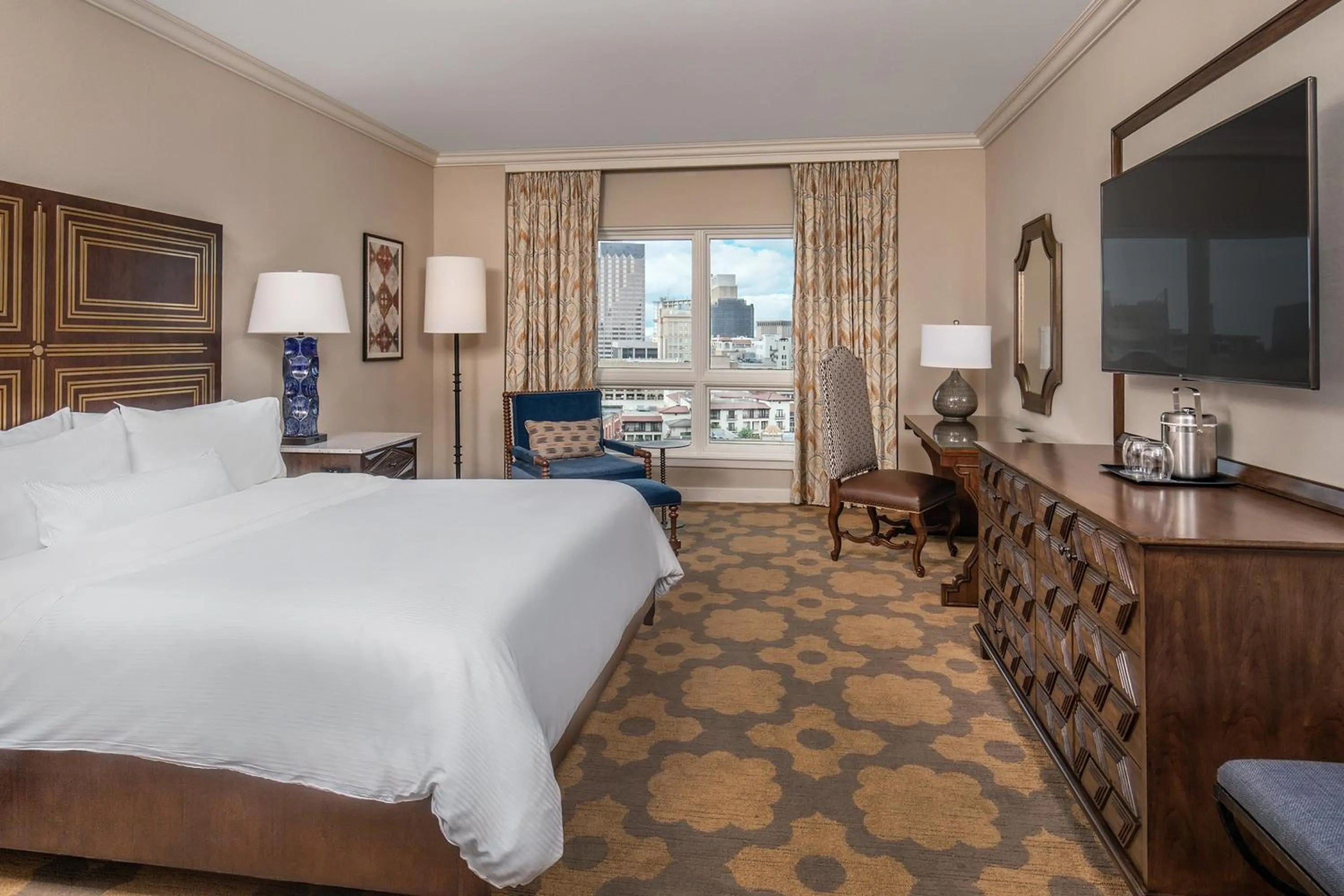 Photo of the whole room, Bed in The Westin Riverwalk, San Antonio