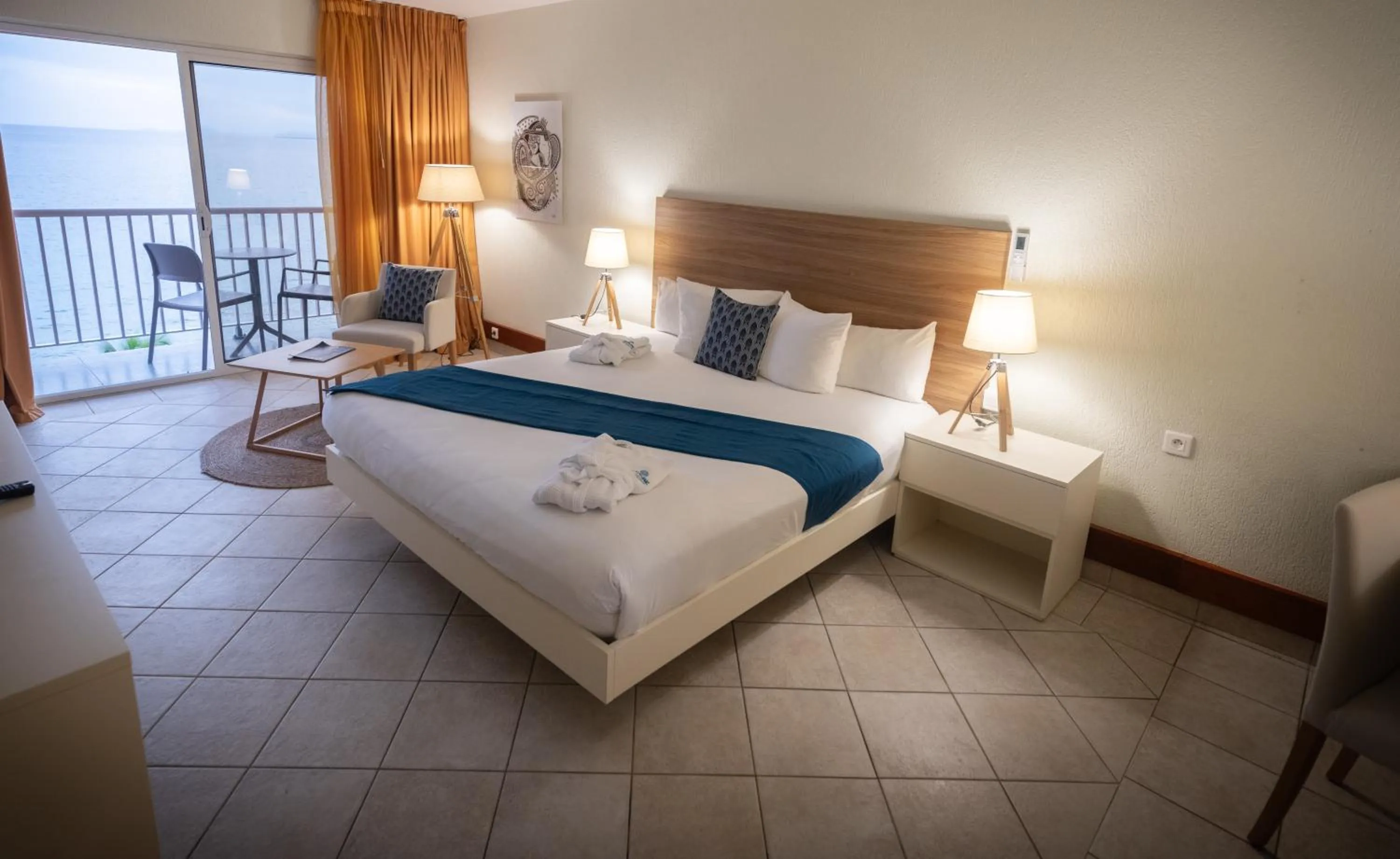 Bed in Hotel Arawak Beach Resort