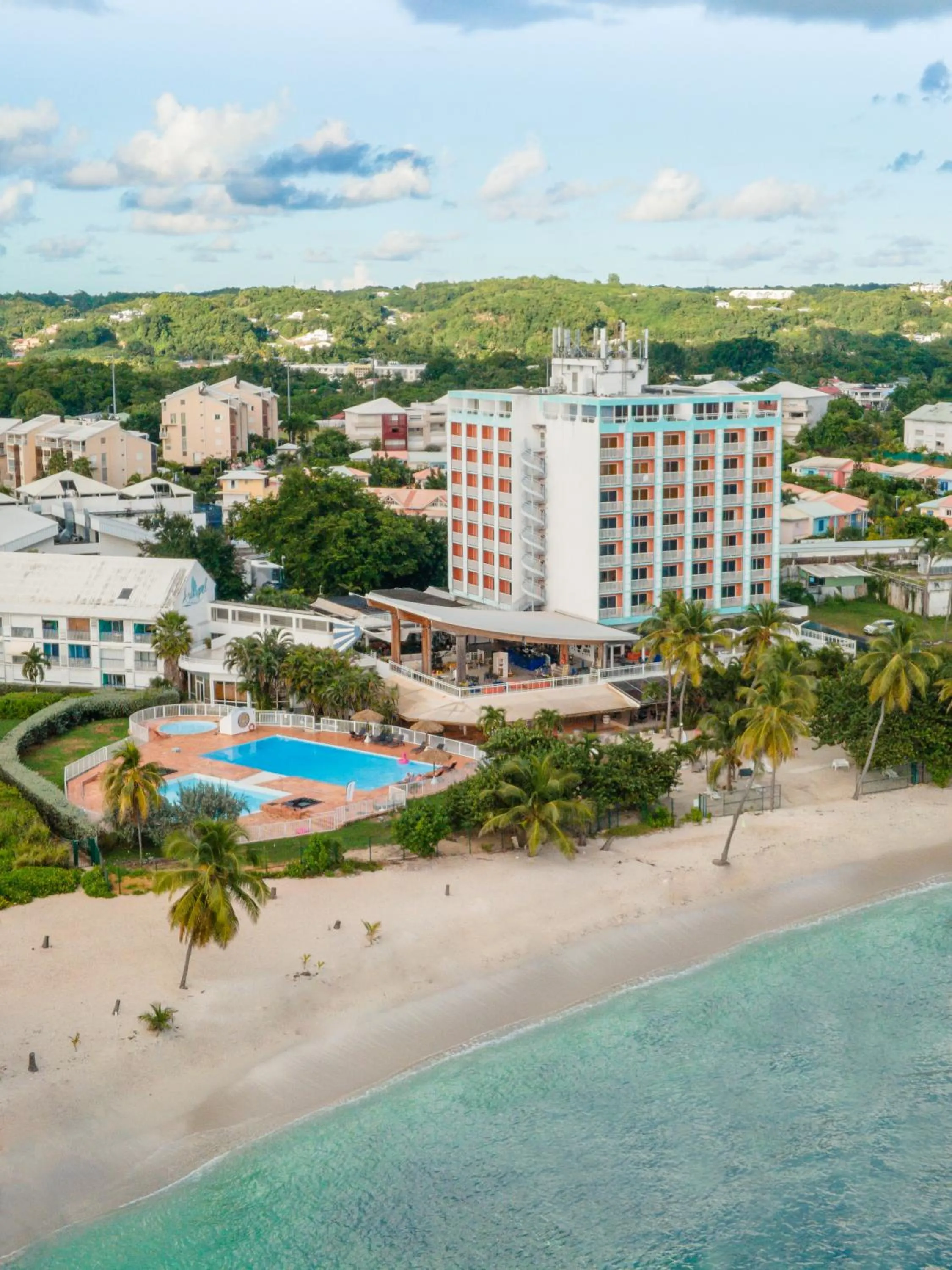 Property building in Hotel Arawak Beach Resort