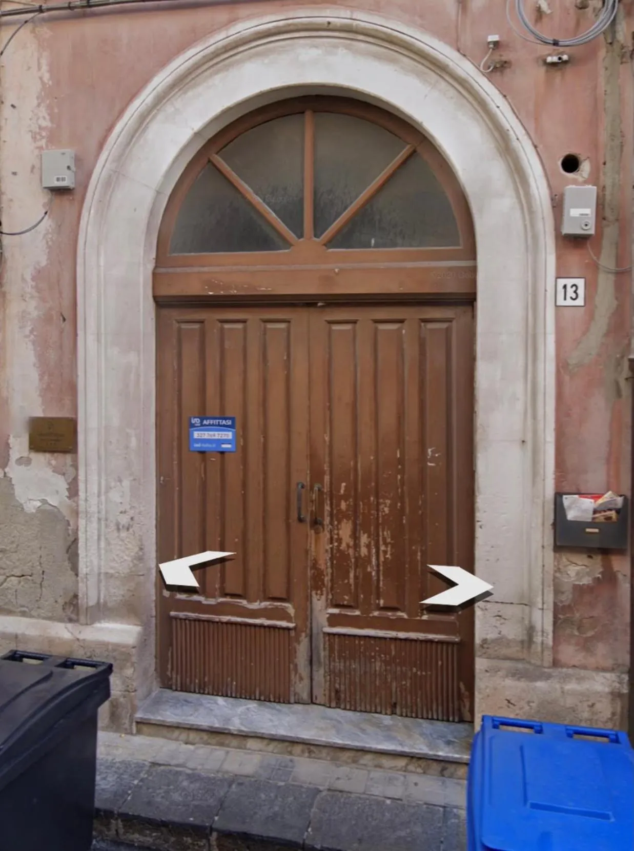 Facade/entrance in Sikuli e Sikani