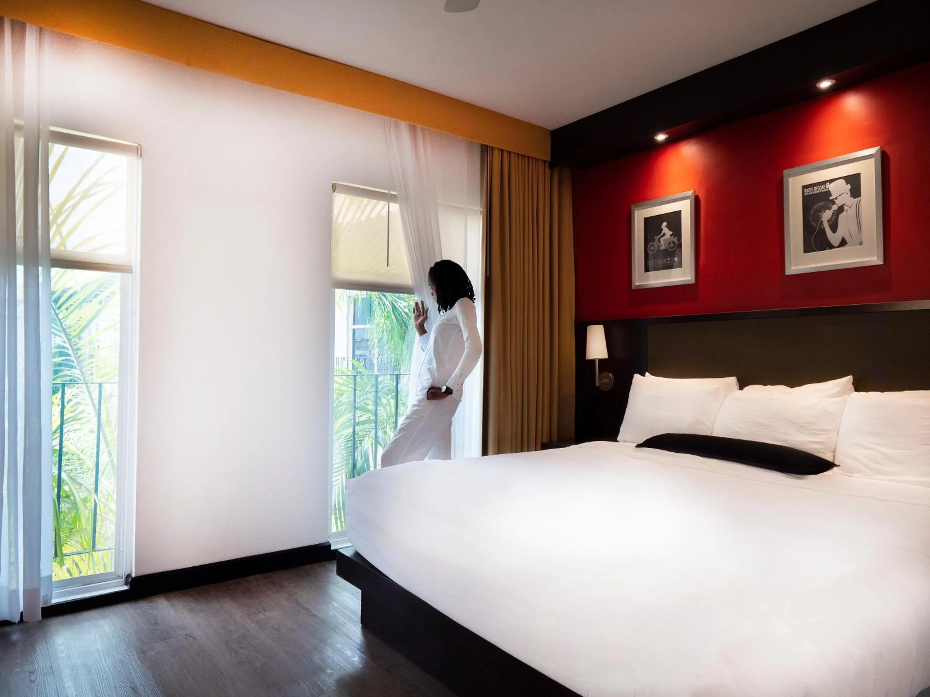 Property building, Bed in S Hotel Kingston