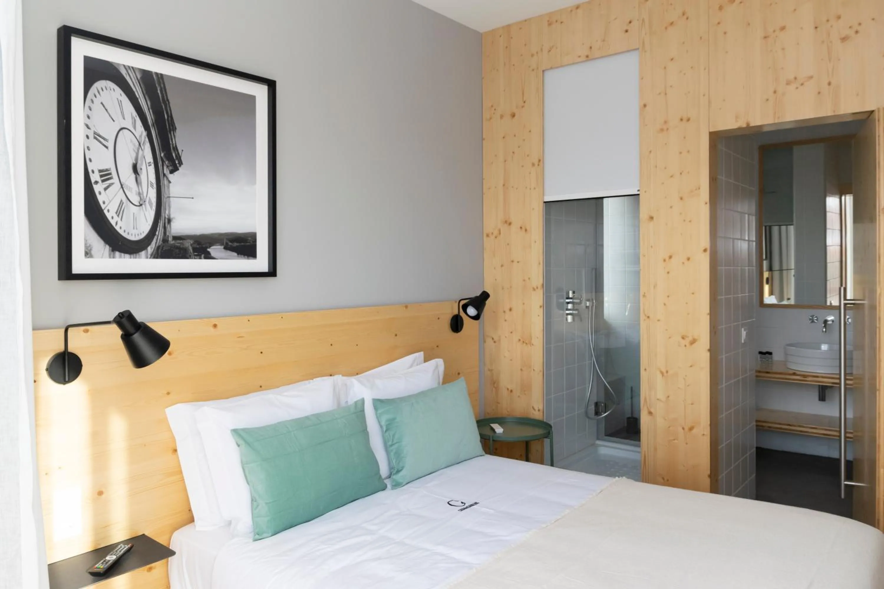 Deluxe Double or Twin Room with Pool View in Casa dos Carvalhos