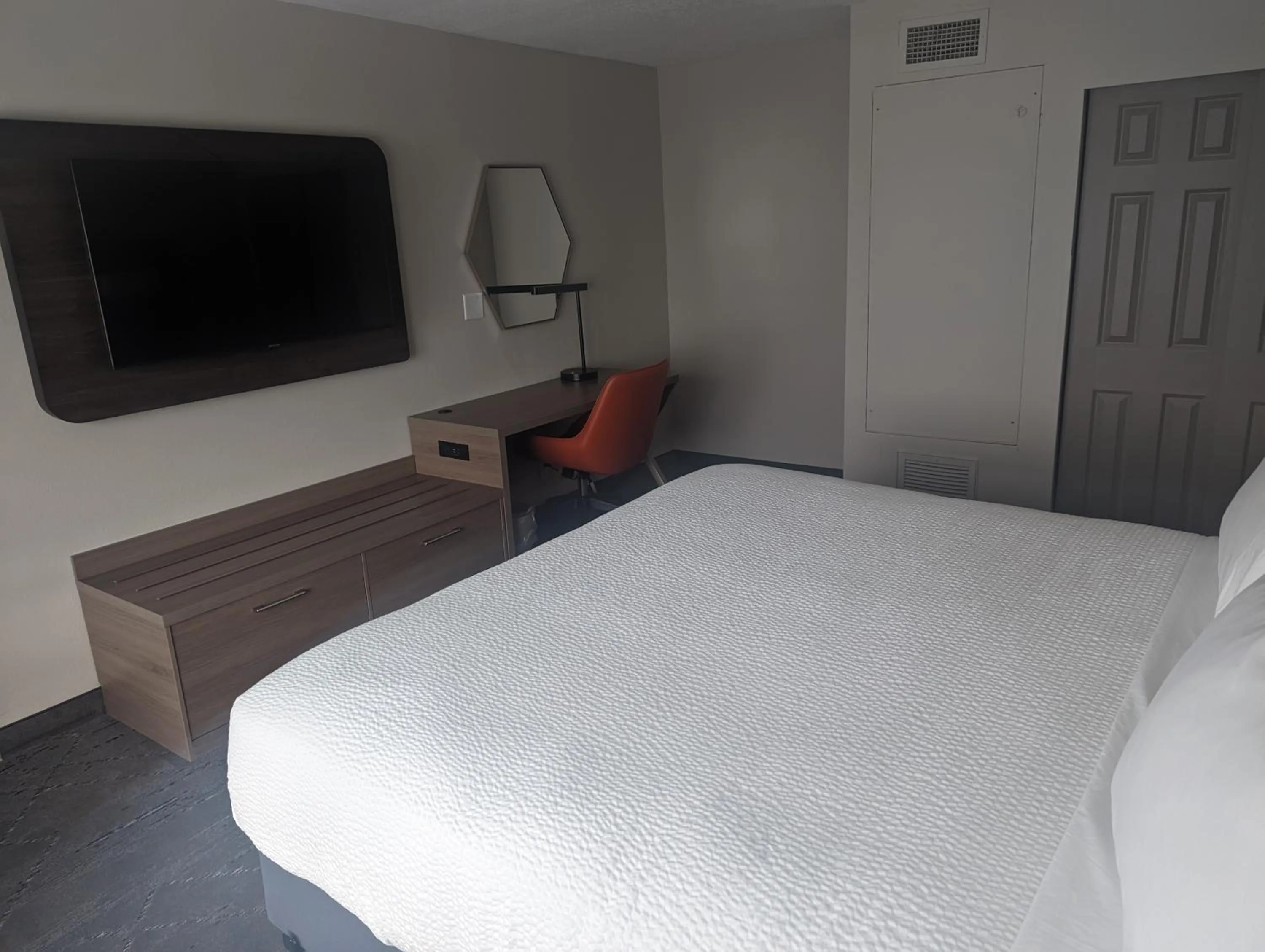 Bedroom in Holiday Inn Express & Suites Salt Lake City N - Bountiful by IHG