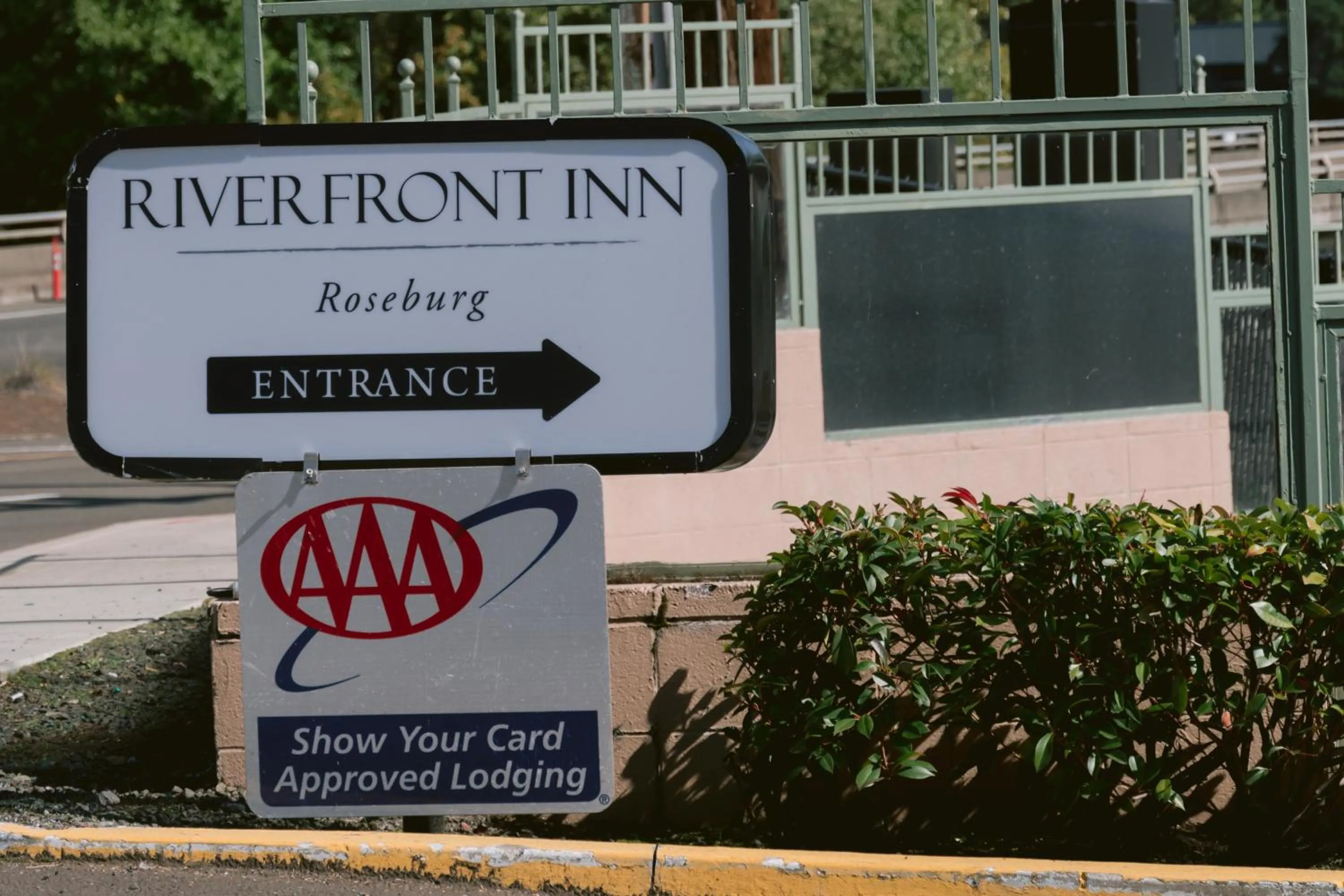 Logo/Certificate/Sign in Riverfront Inn Roseburg
