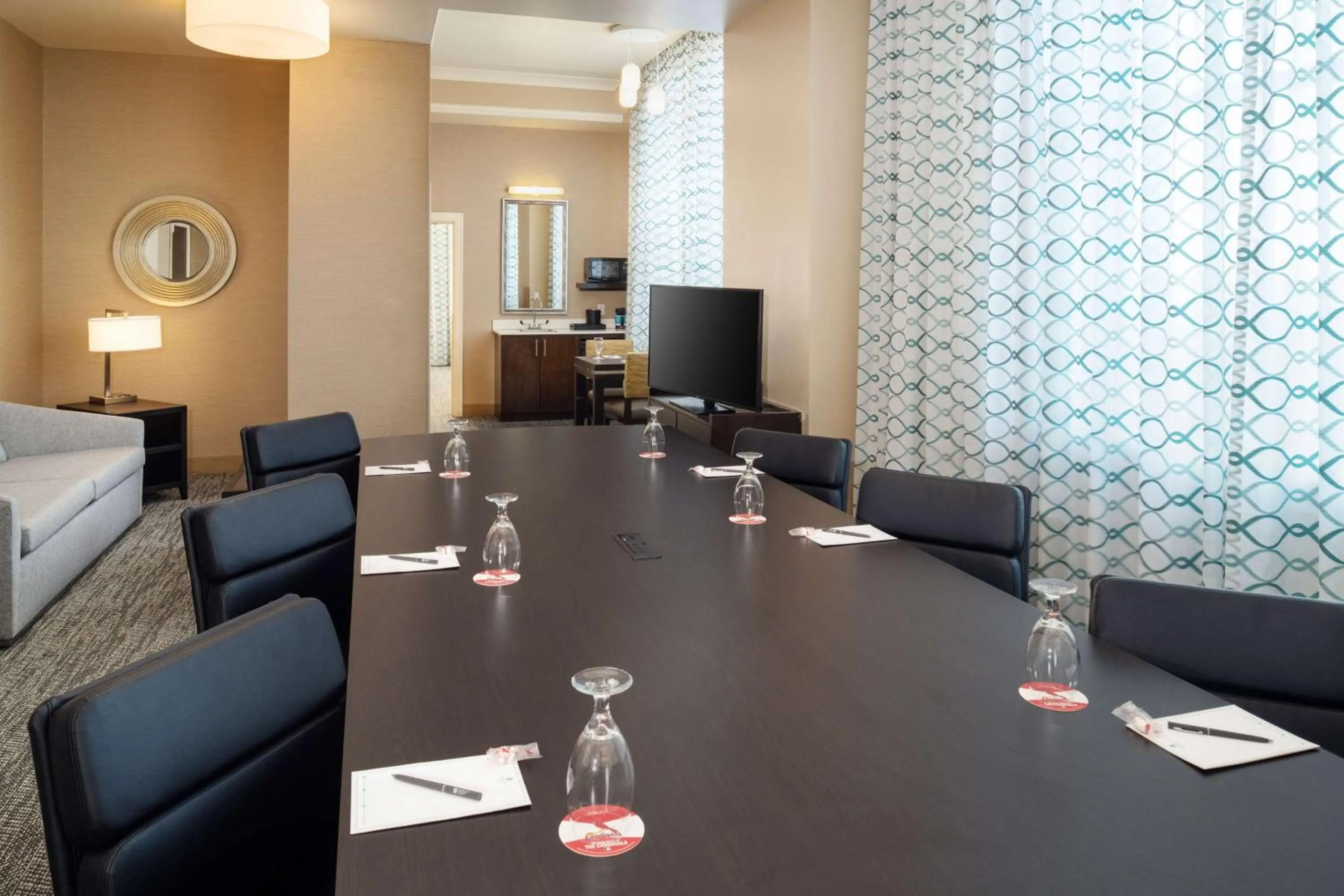 Living room in Embassy Suites Saint Louis - Downtown