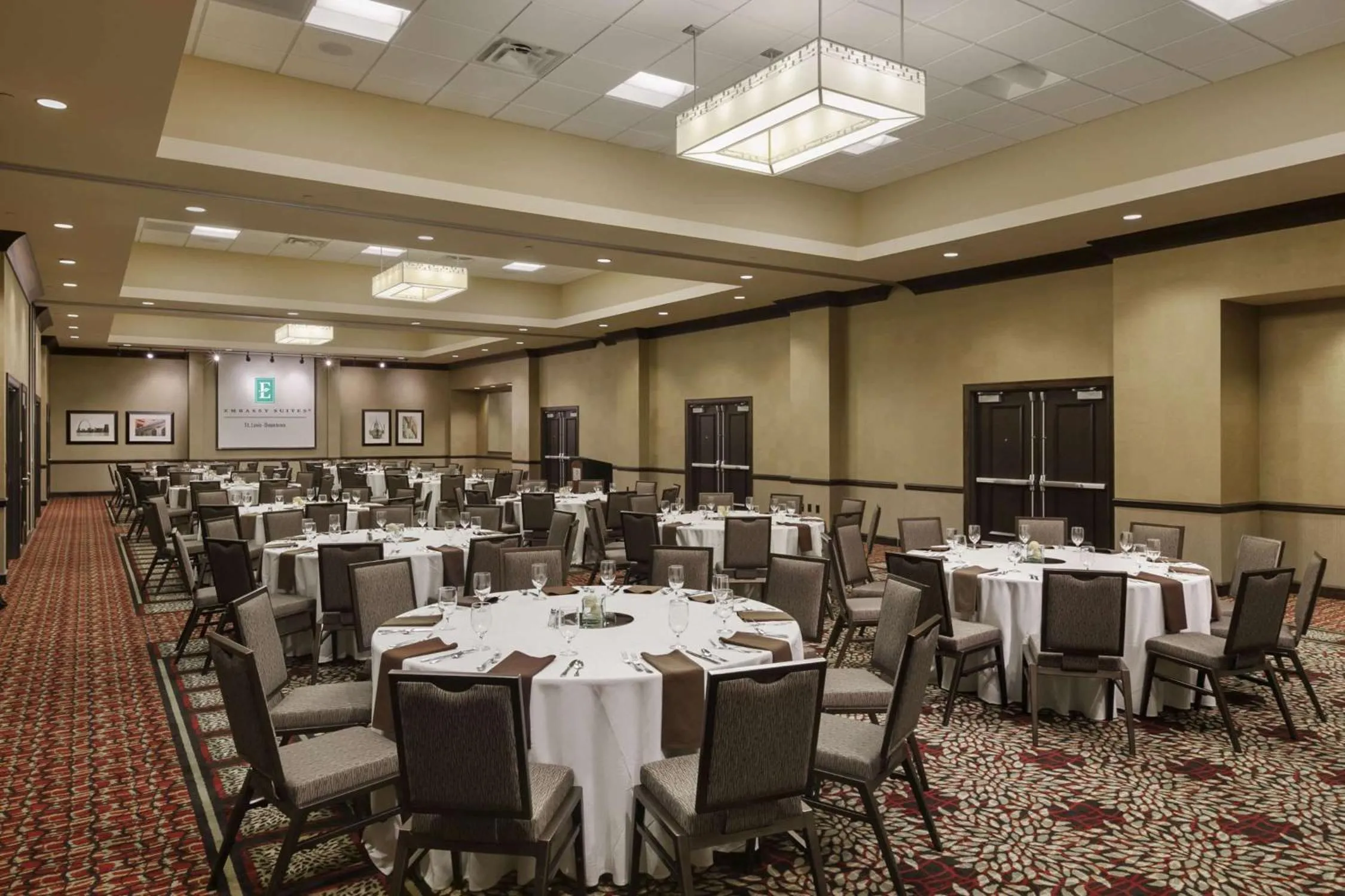 Restaurant/places to eat in Embassy Suites Saint Louis - Downtown