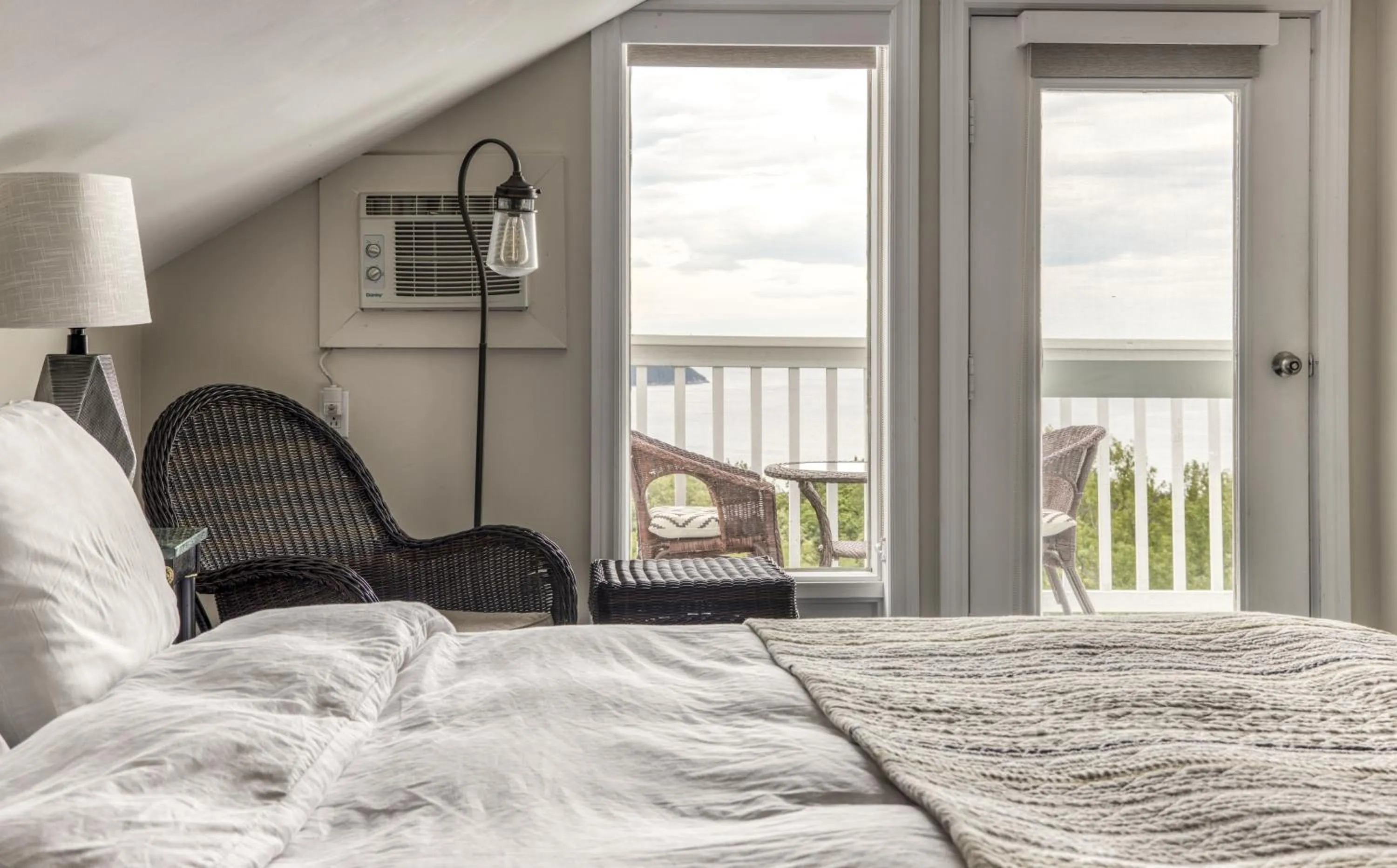 Bedroom, Bed in Auberge des Falaises