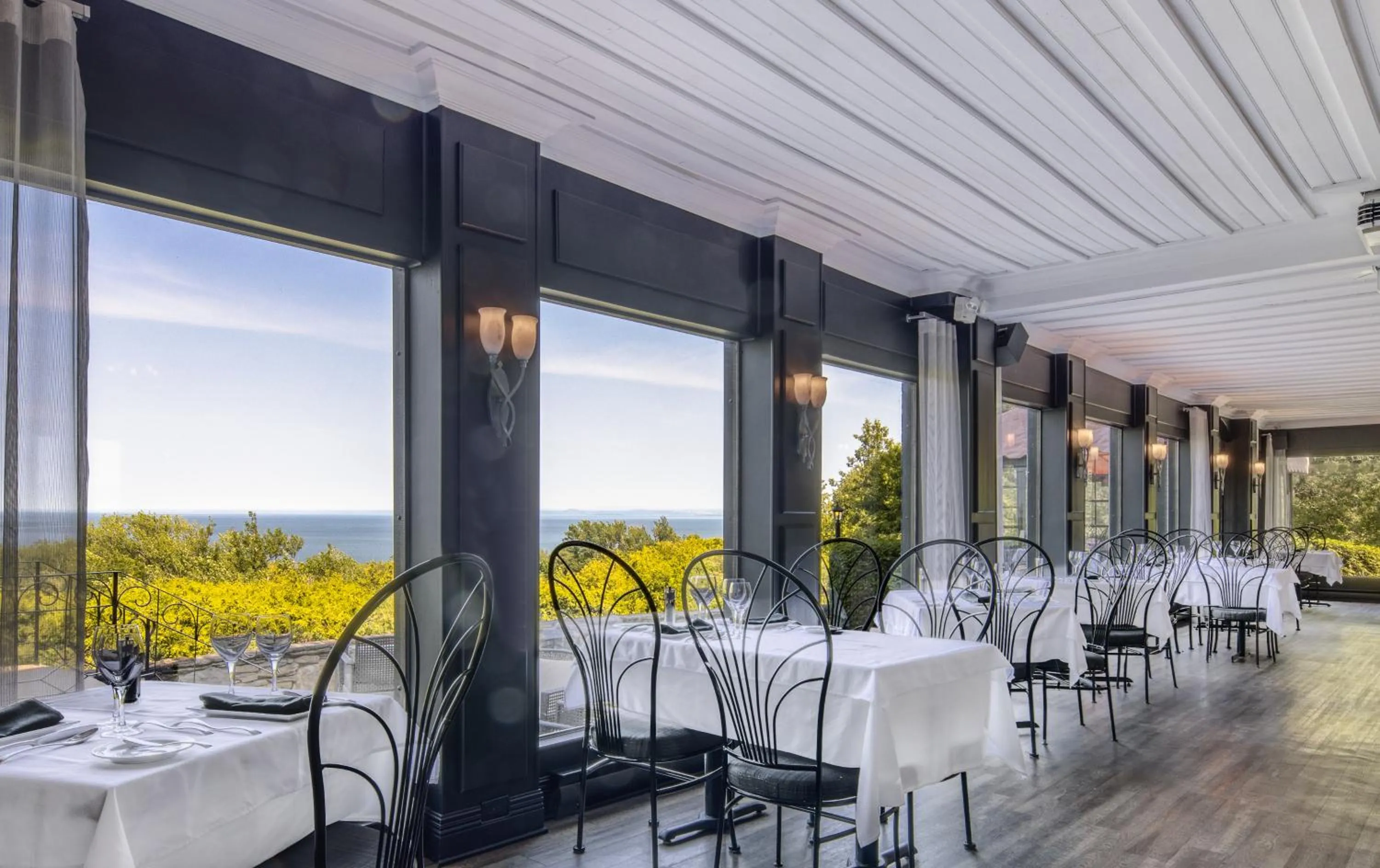 Restaurant/places to eat in Auberge des Falaises