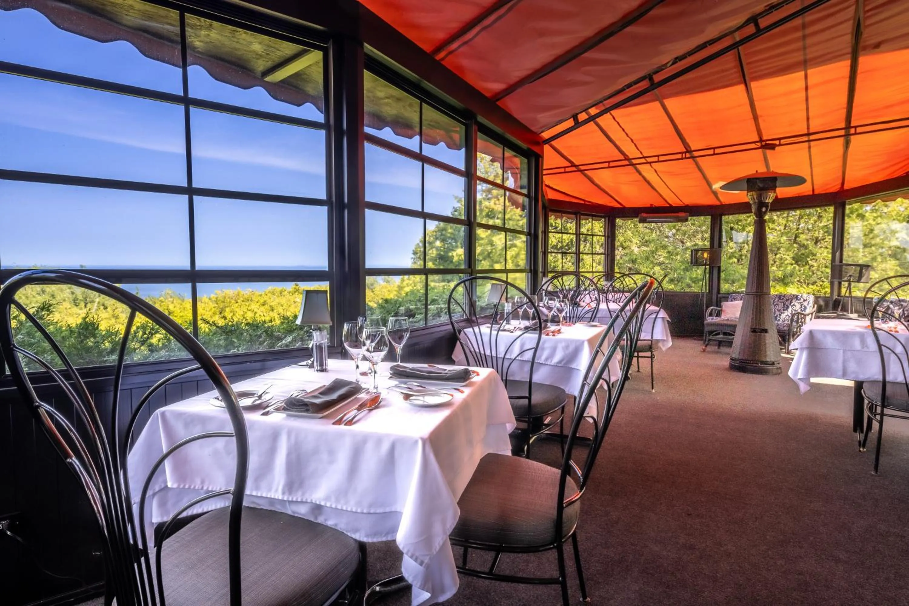 Restaurant/places to eat in Auberge des Falaises