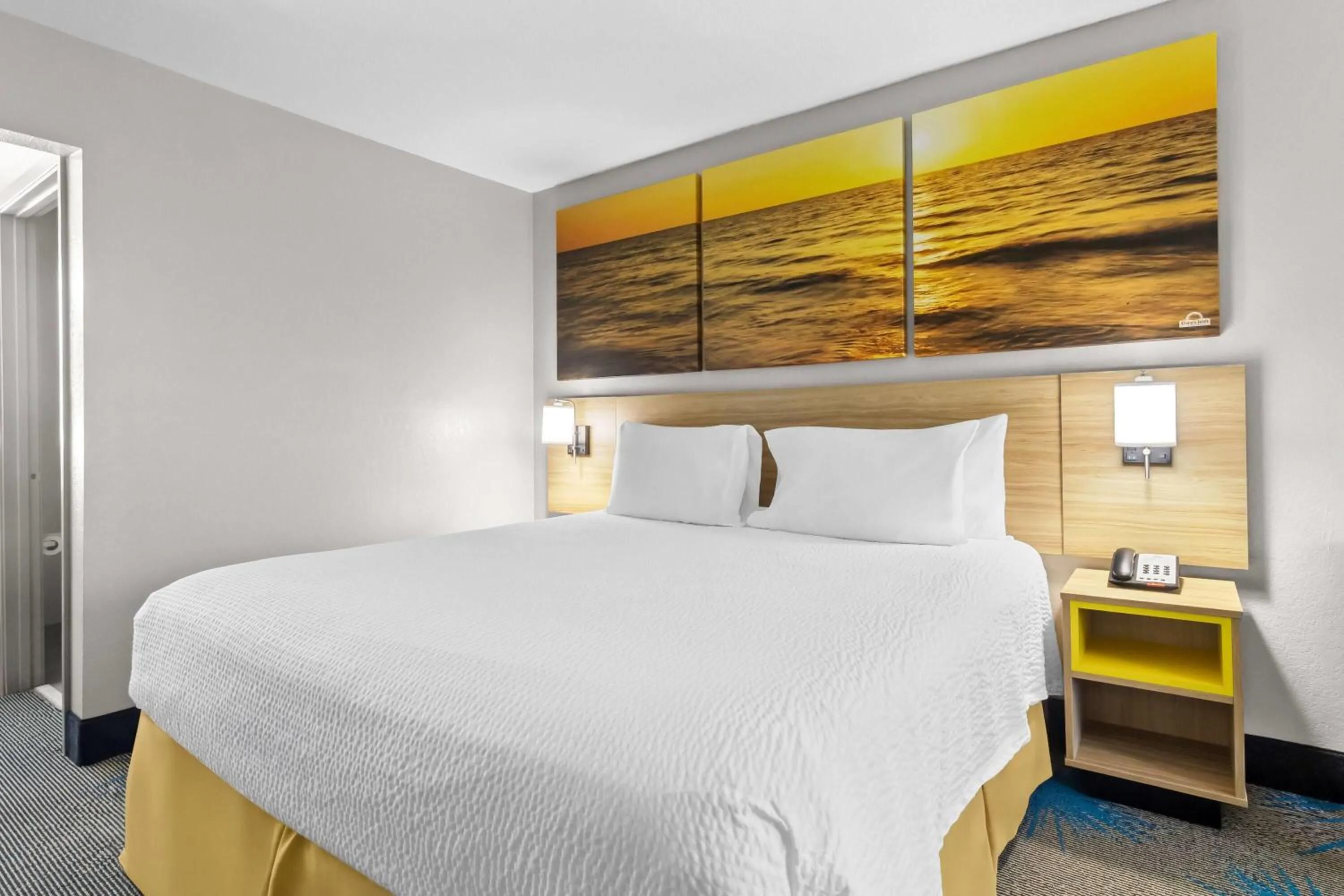 Photo of the whole room, Bed in Days Inn by Wyndham Ocean Springs