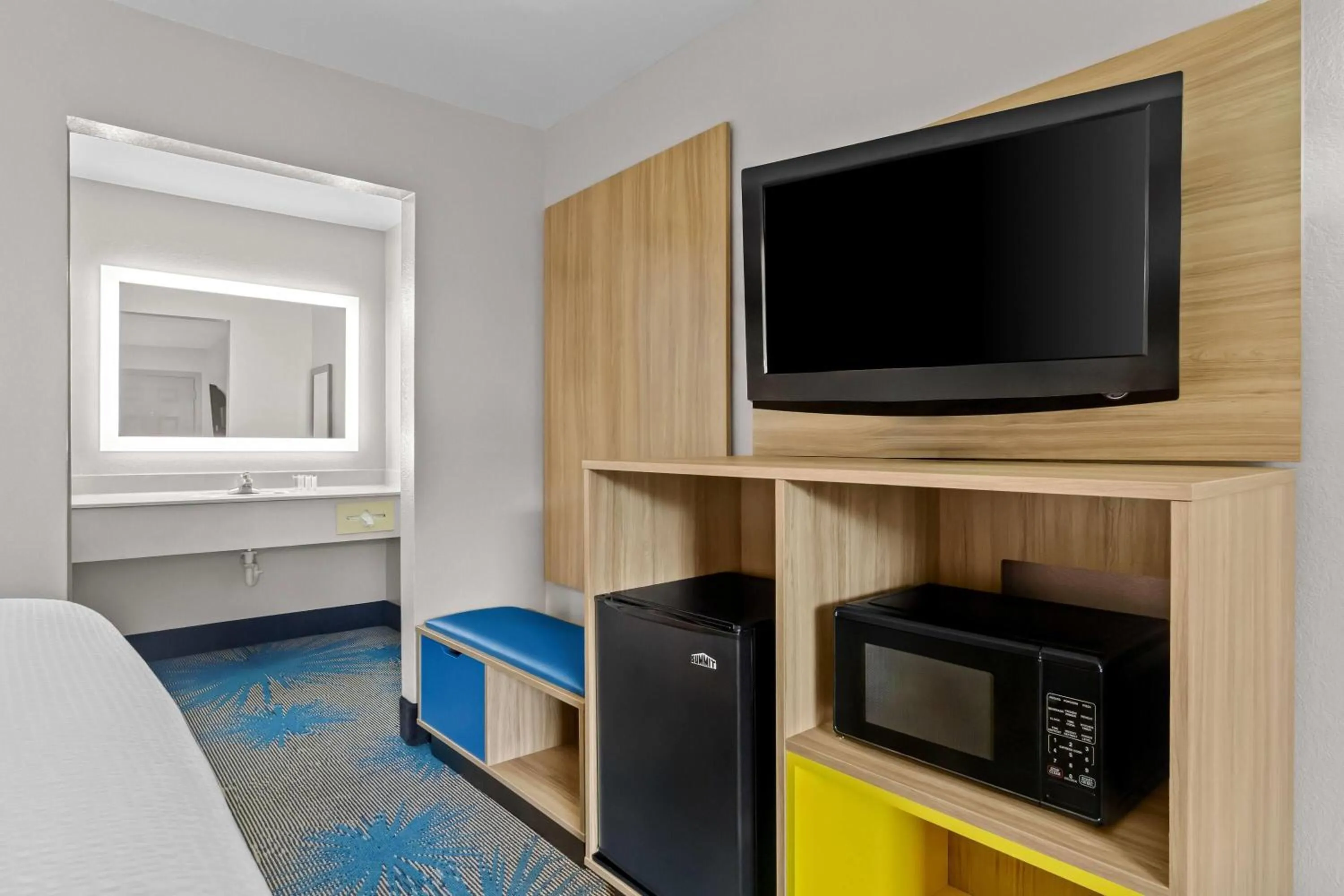 Bed in Days Inn by Wyndham Ocean Springs