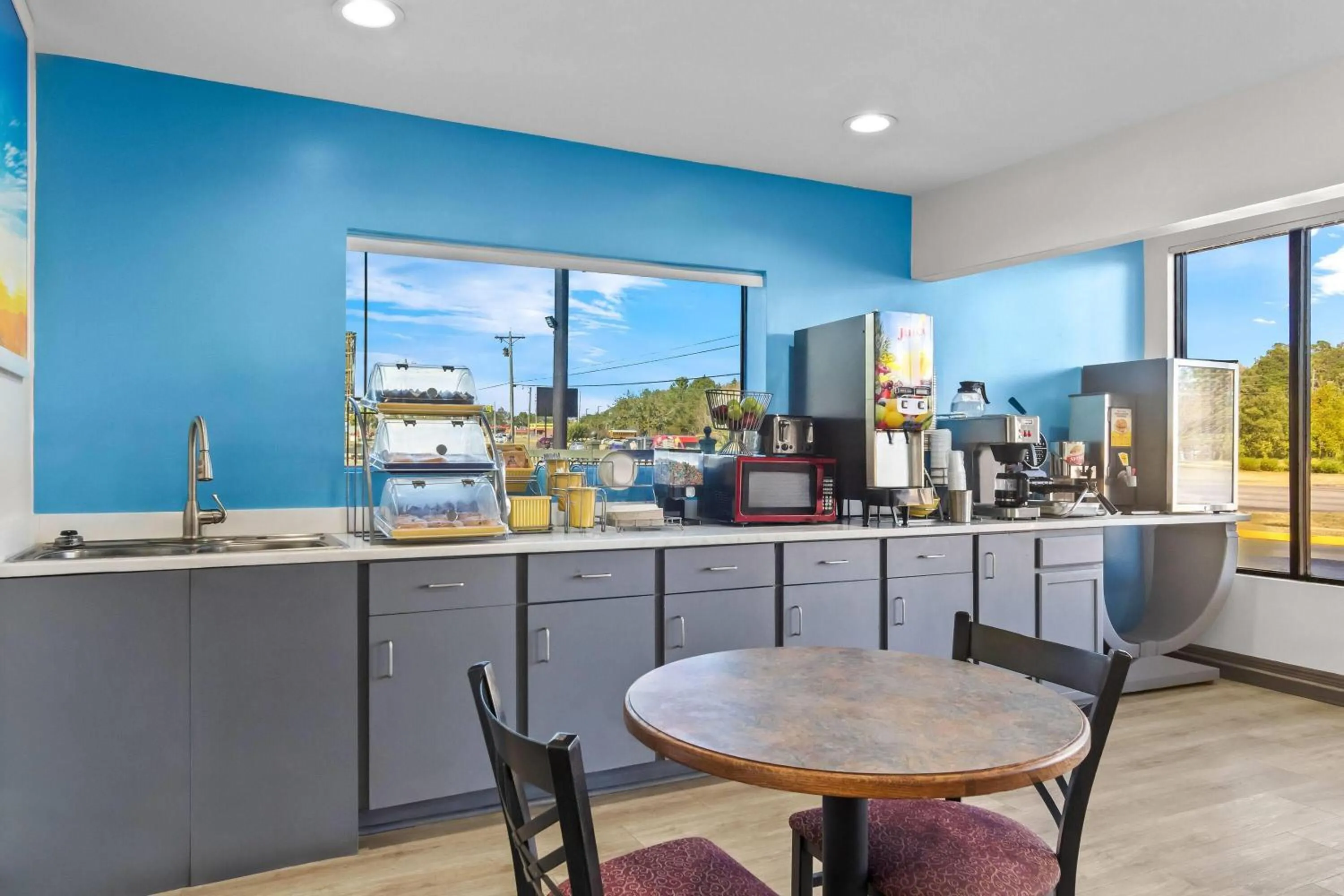 Restaurant/places to eat in Days Inn by Wyndham Ocean Springs