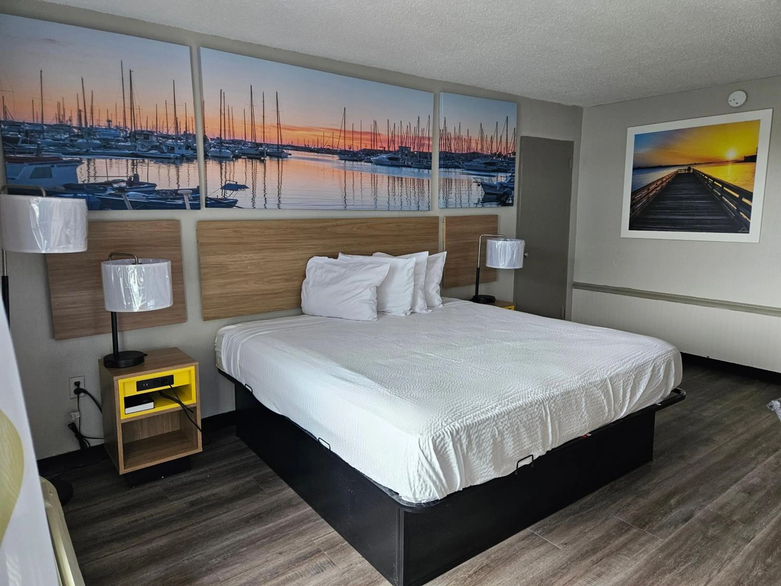 Bed in Days Inn by Wyndham Washington