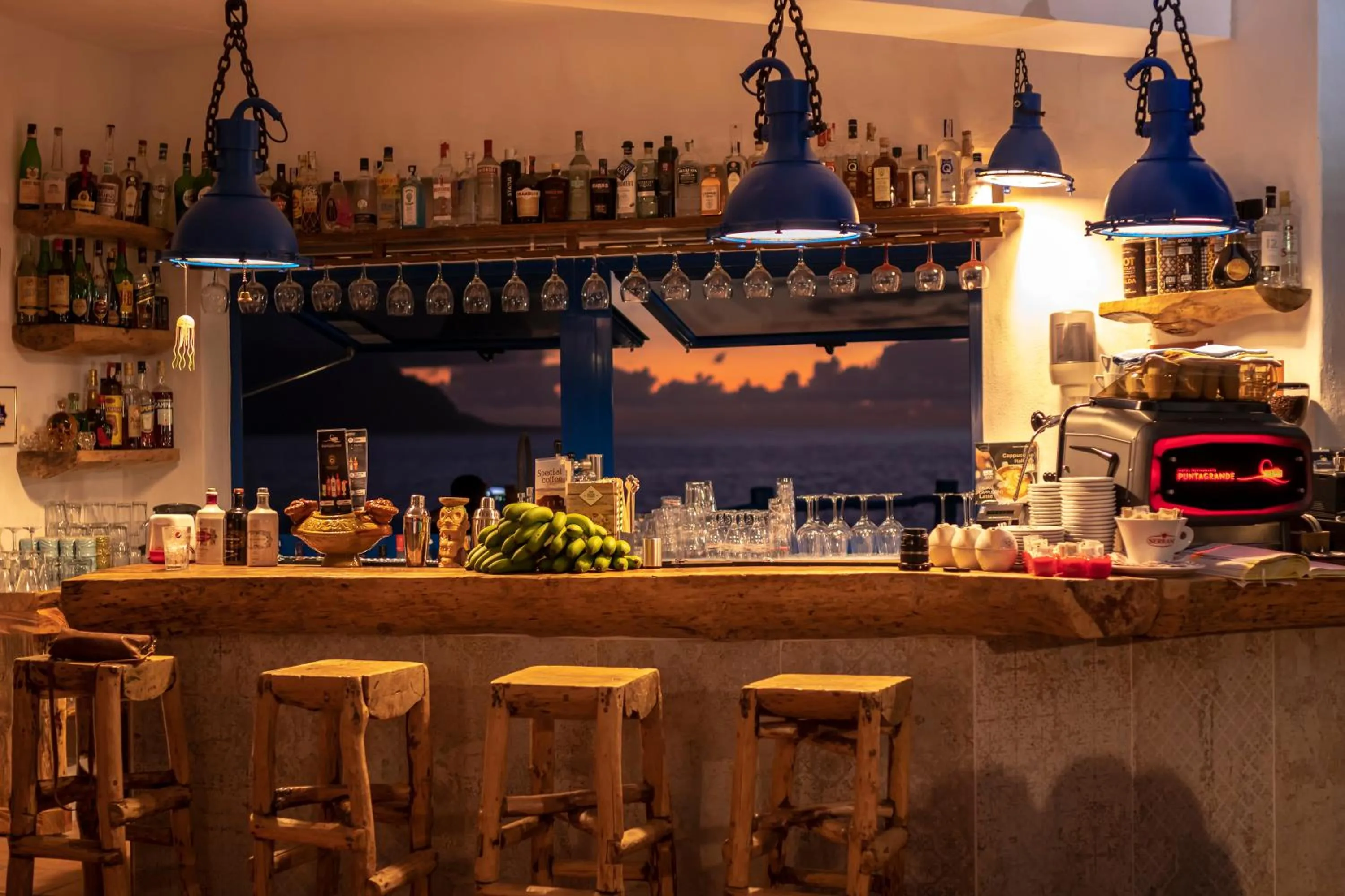 Lounge or bar in Hotel Puntagrande