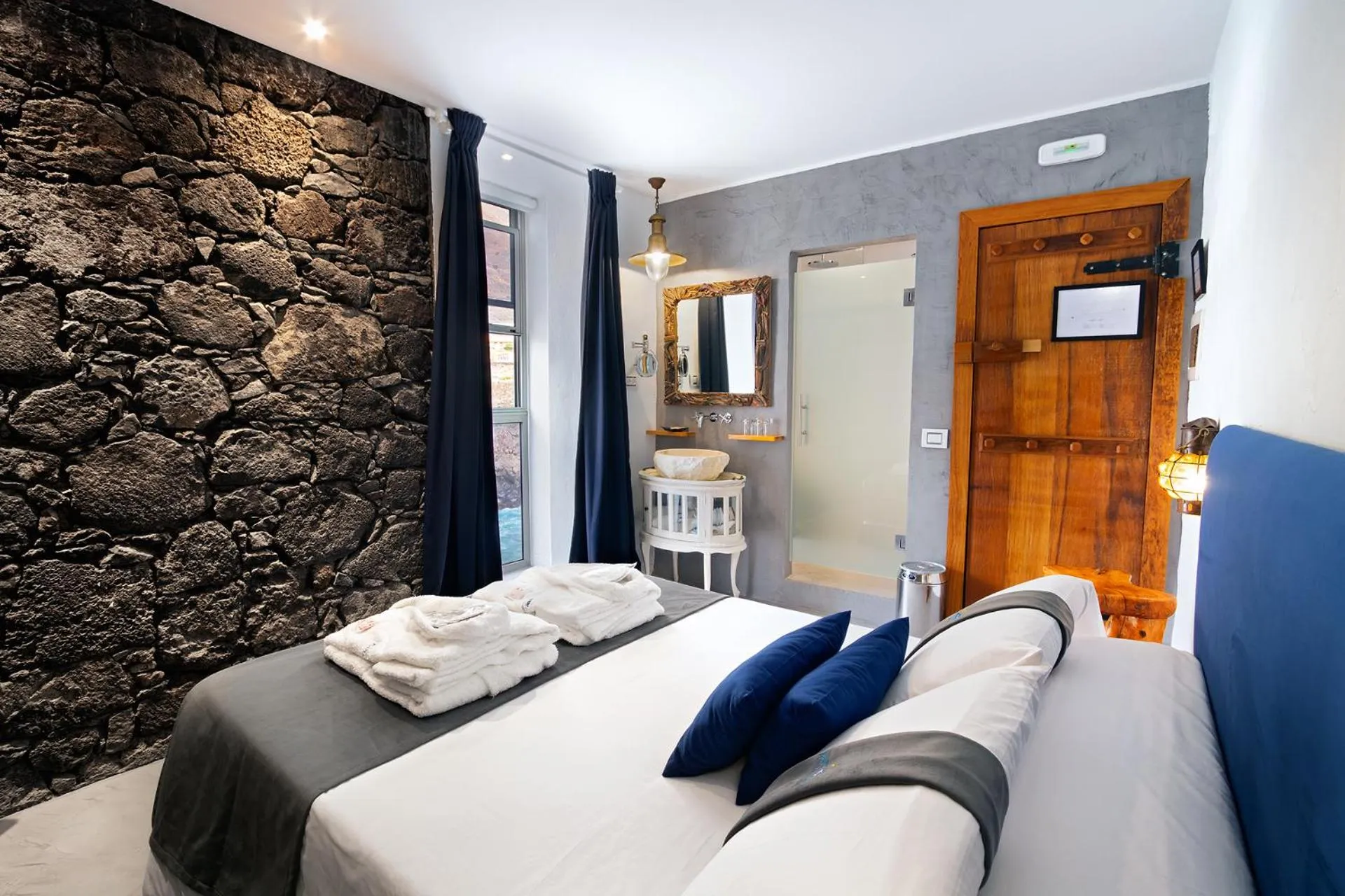 Decorative detail, Bed in Hotel Puntagrande