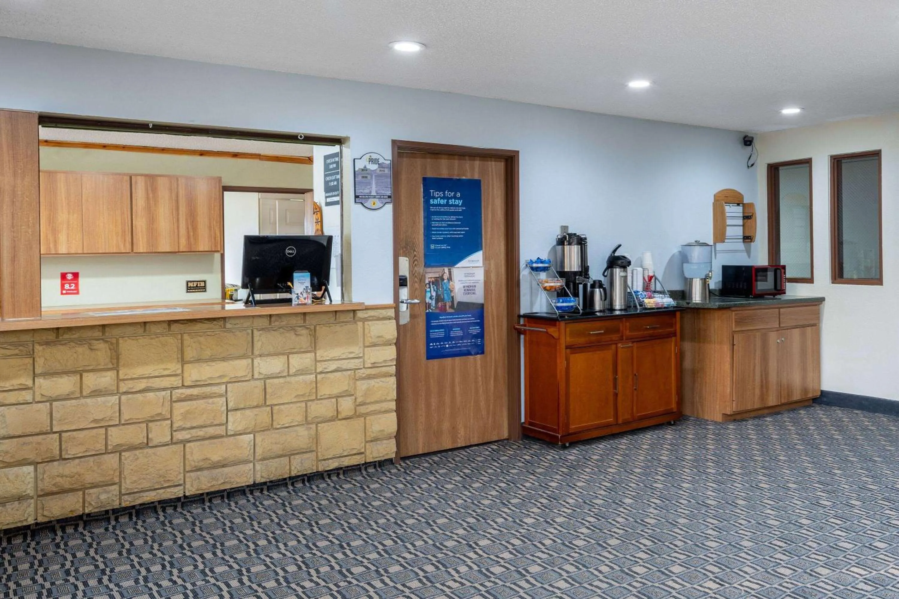 Lobby or reception in Super 8 by Wyndham Livingston Yellowstone