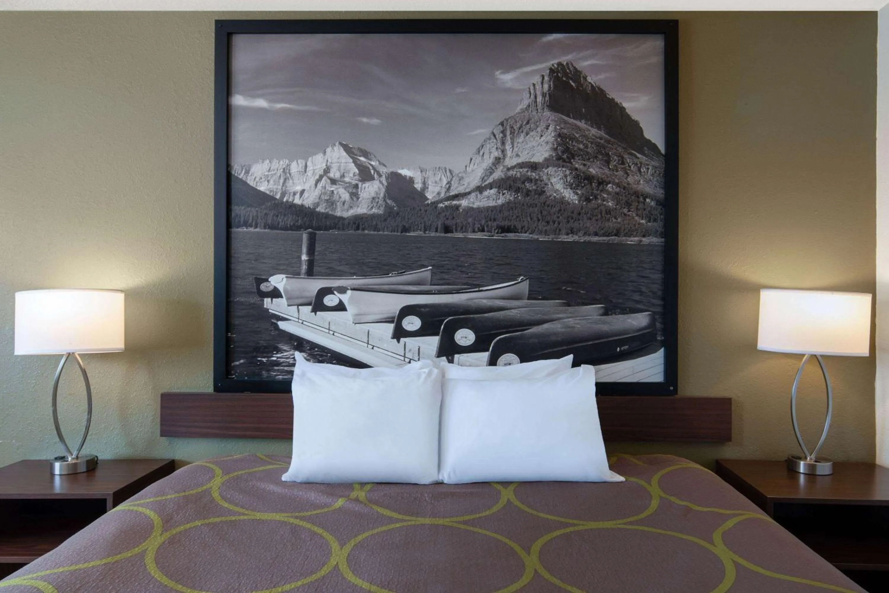 Photo of the whole room, Bed in Super 8 by Wyndham Livingston Yellowstone