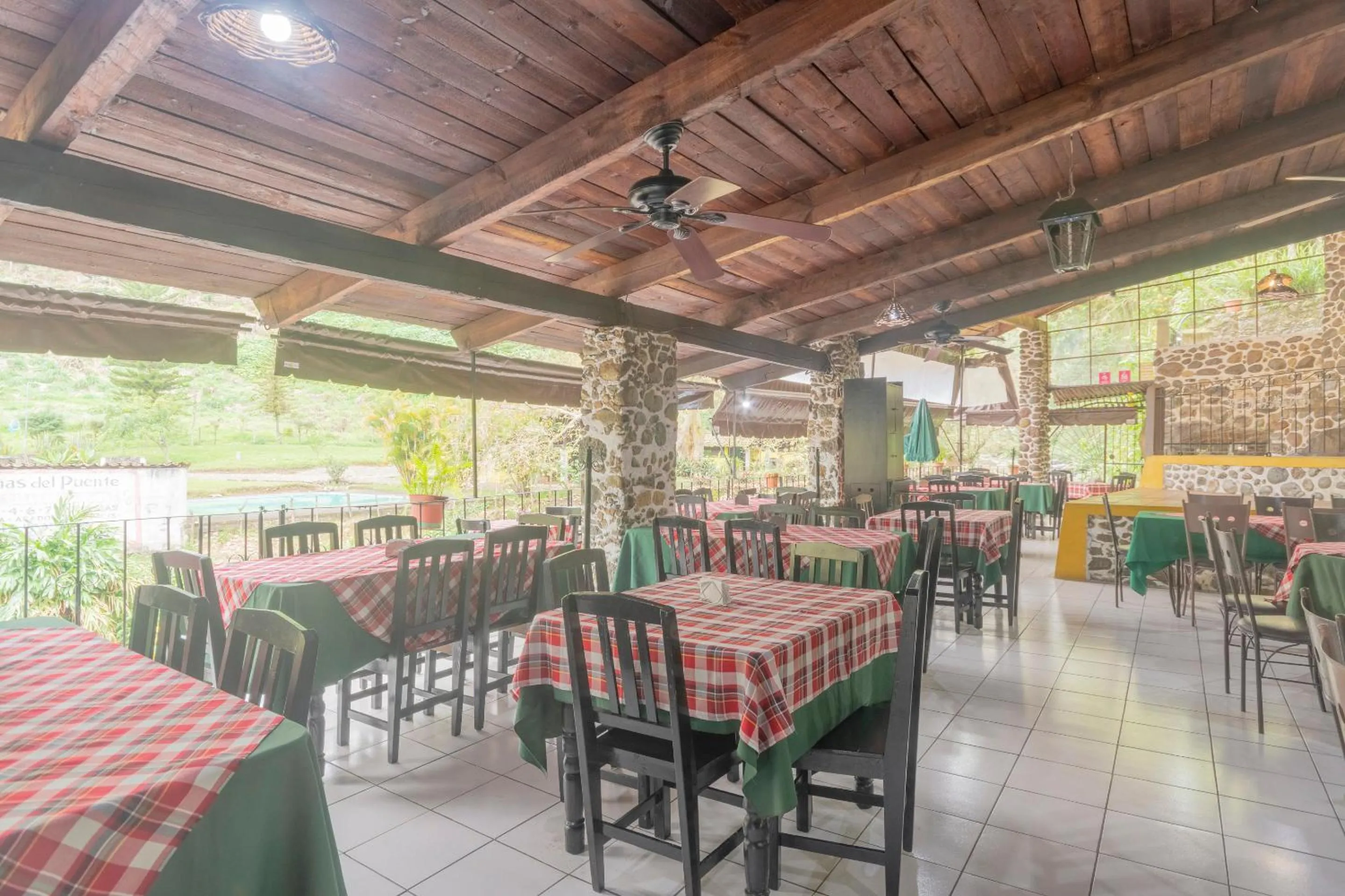 Restaurant/places to eat in Hotel Coyopolan