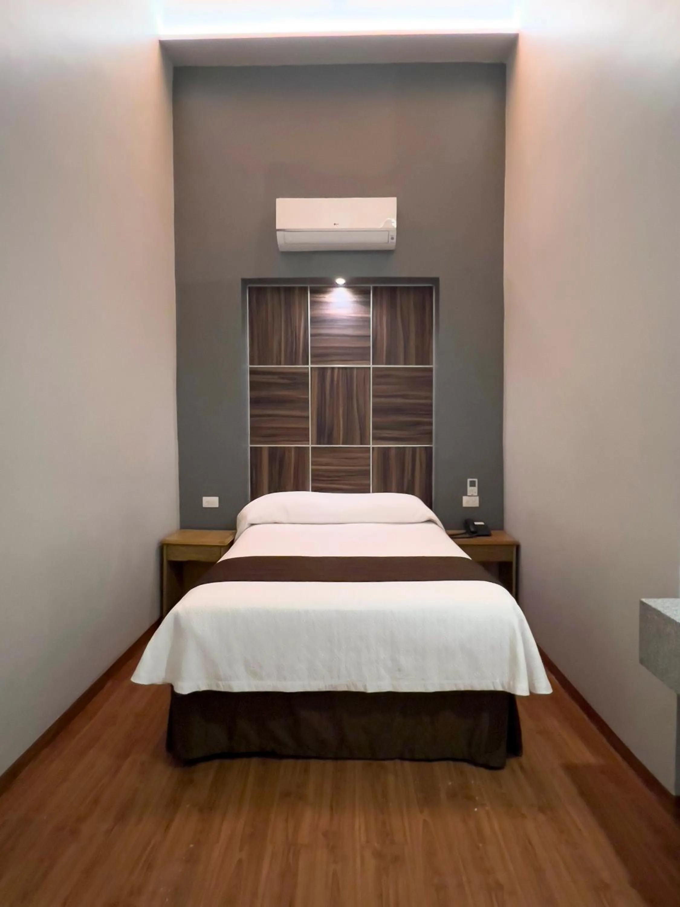 Photo of the whole room, Bed in Hotel Principal