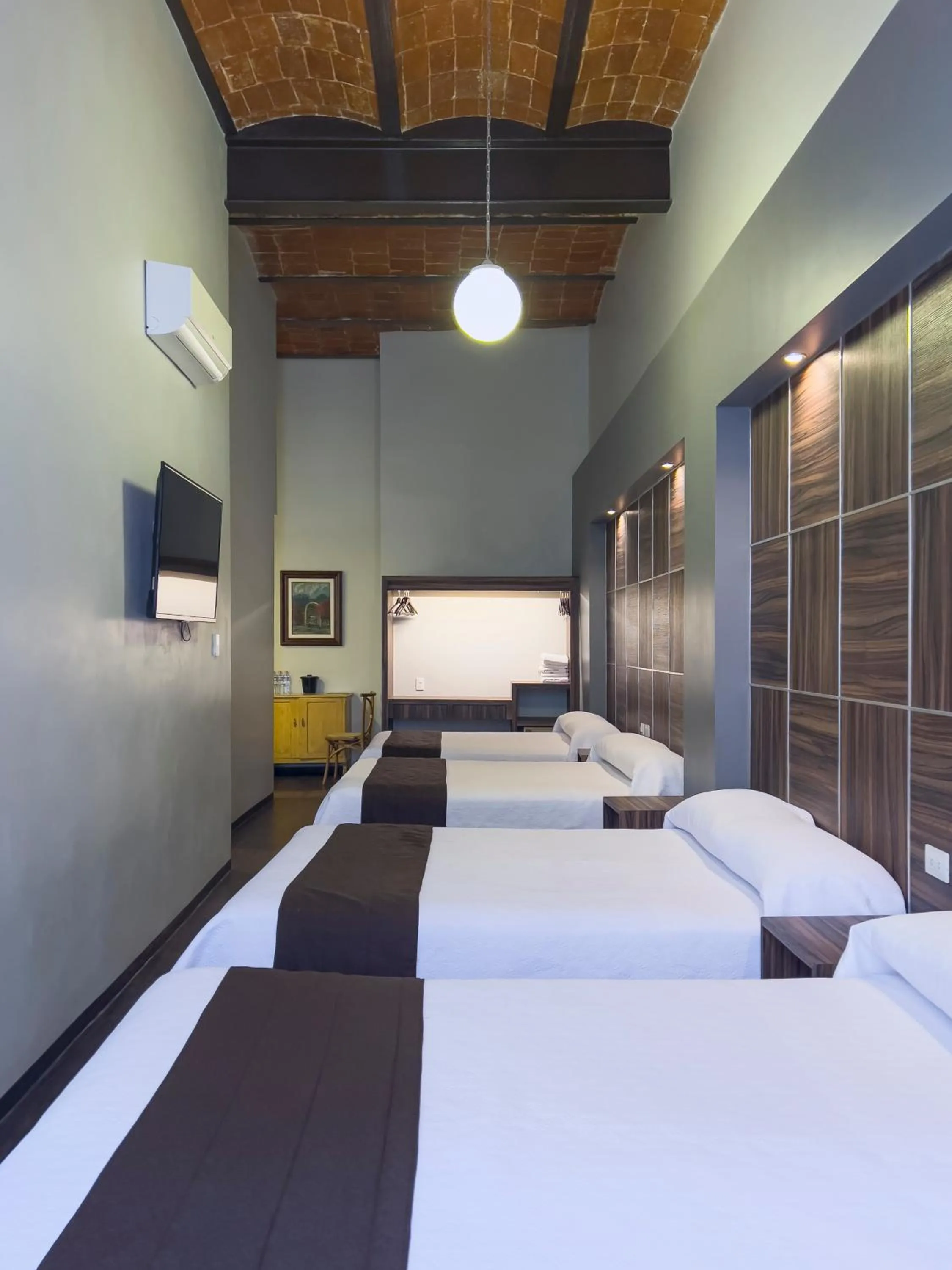 Photo of the whole room, Bed in Hotel Principal