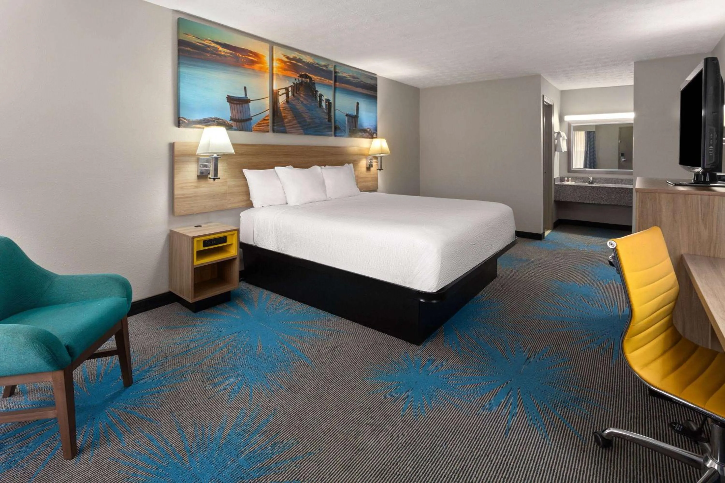 Photo of the whole room, Bed in Days Inn by Wyndham Douglasville-Atlanta-Fairburn Road