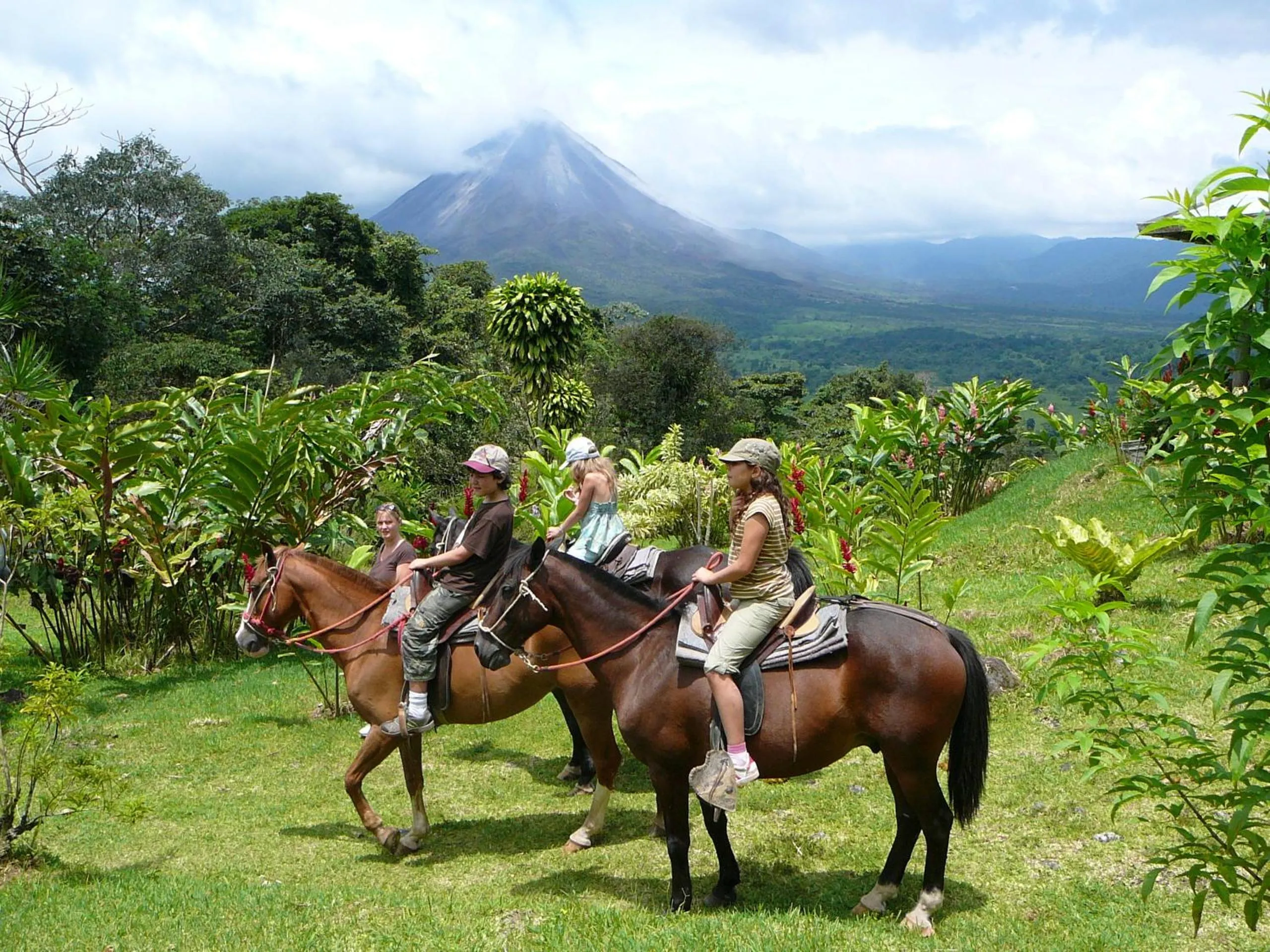 People in Hotel Arenal Lodge