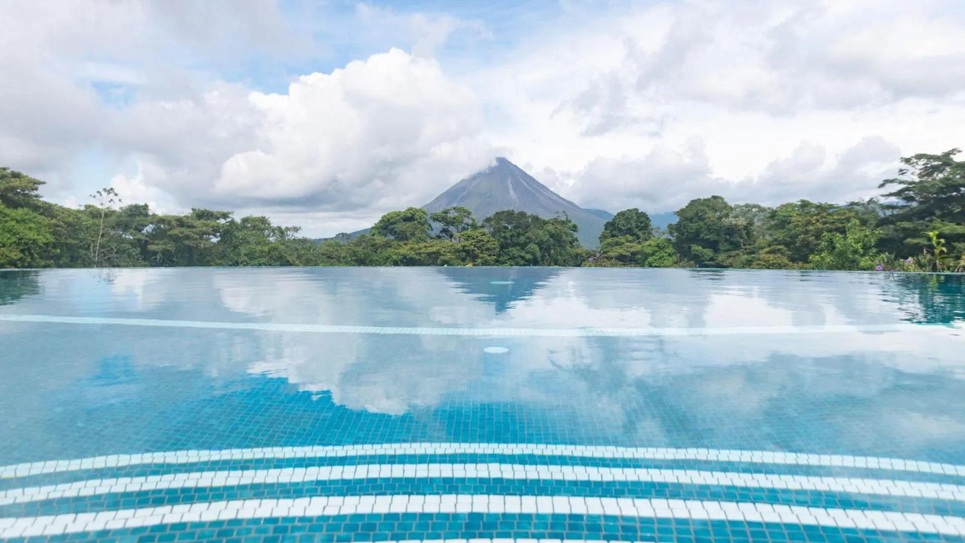 Patio in Hotel Arenal Lodge