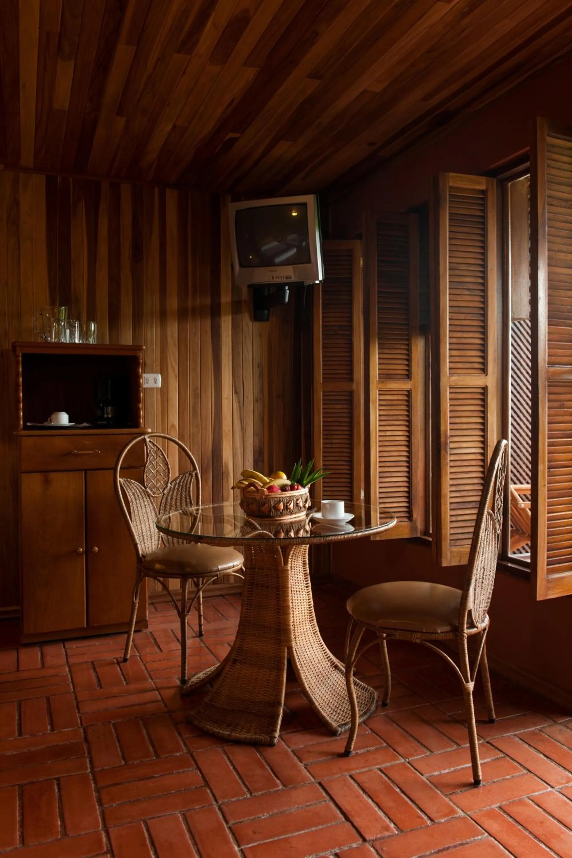 Dining area in Hotel Arenal Lodge