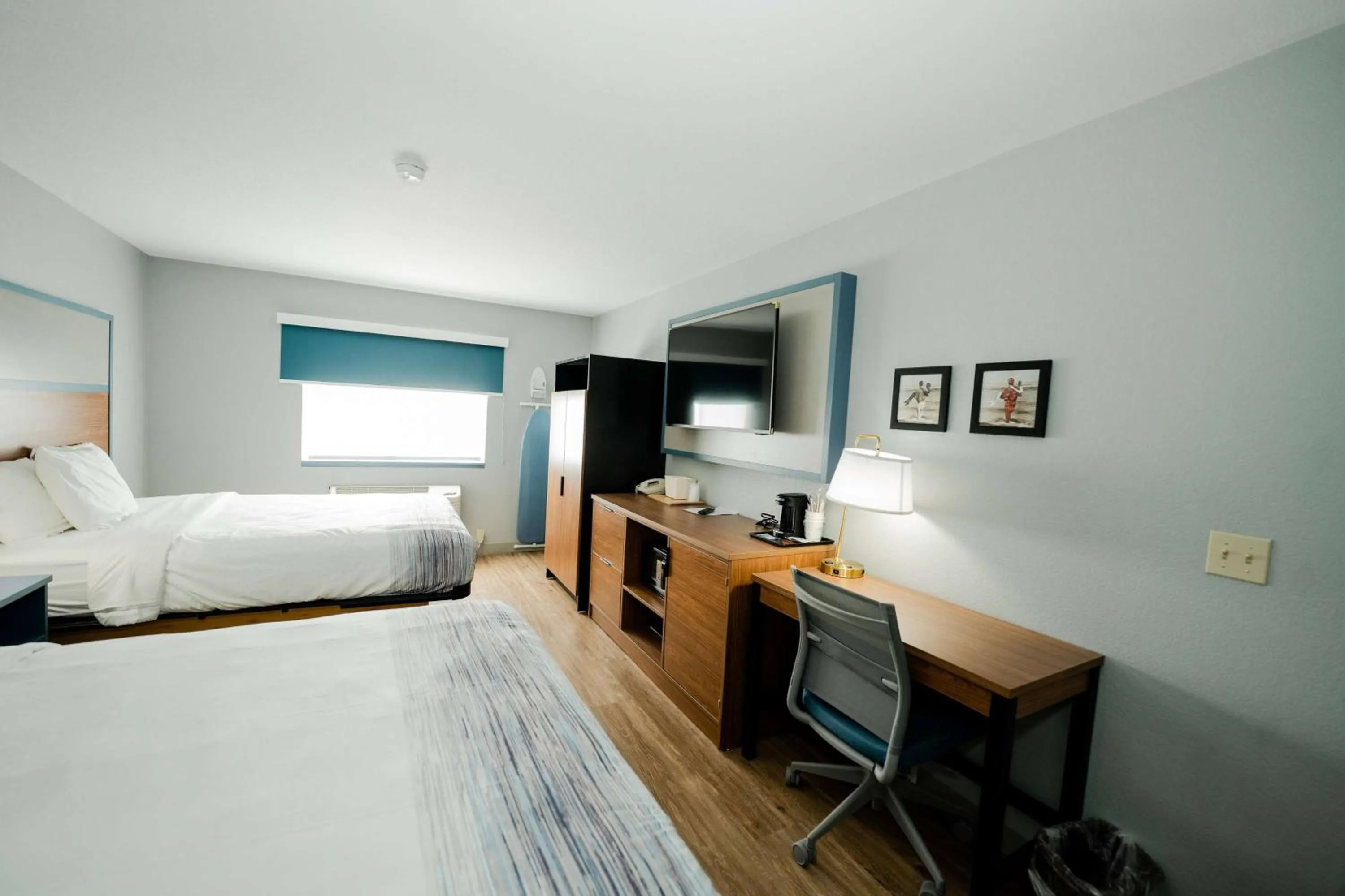 Photo of the whole room, Bed in AmericInn by Wyndham Tomahawk