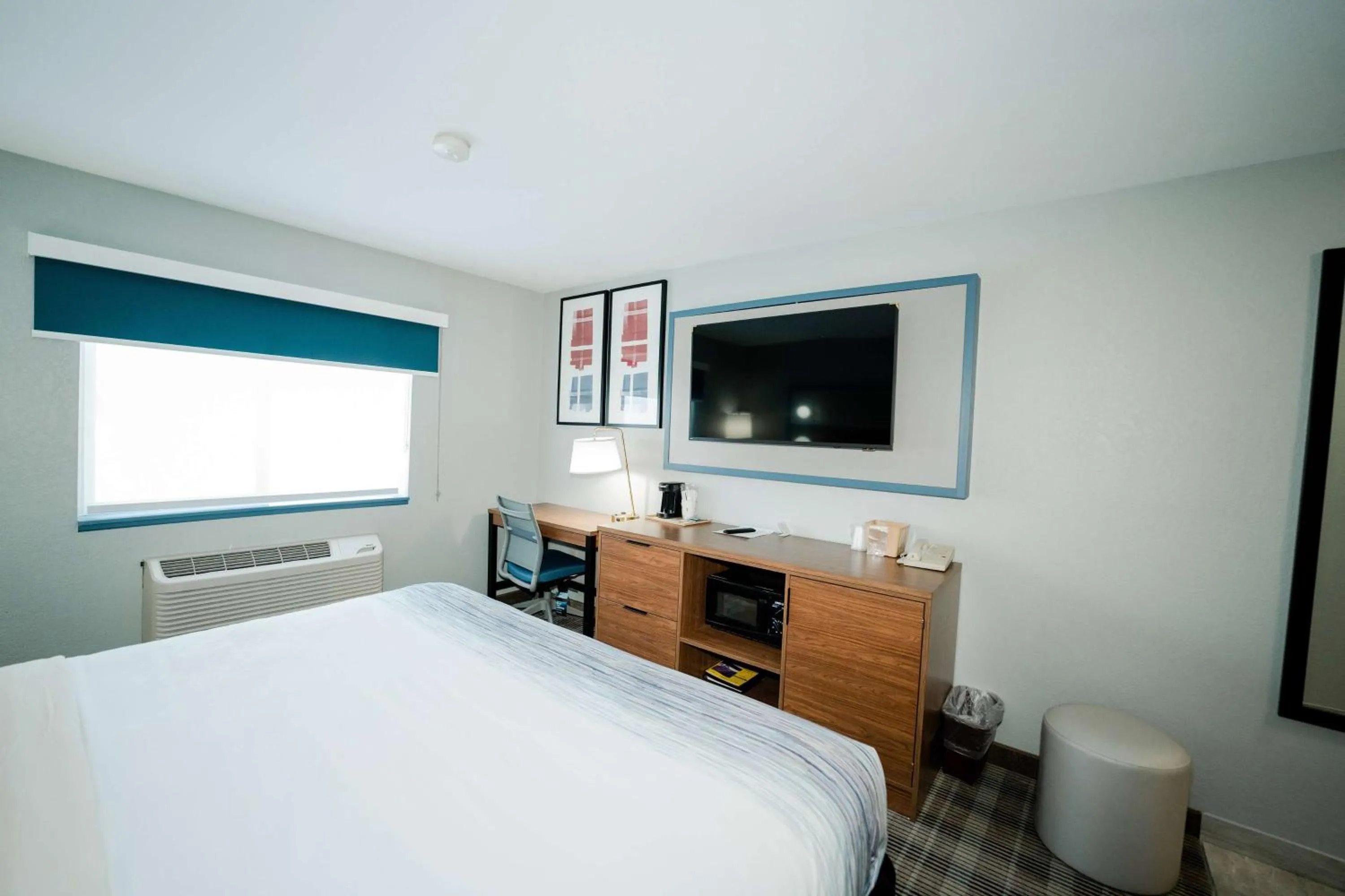 Photo of the whole room, Bed in AmericInn by Wyndham Tomahawk