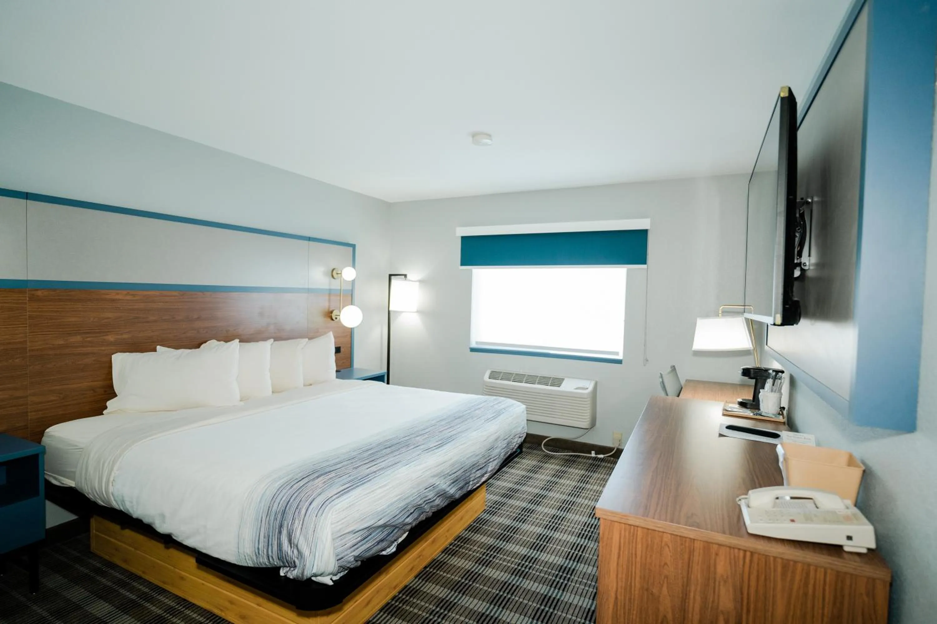 TV and multimedia, Bed in AmericInn by Wyndham Tomahawk