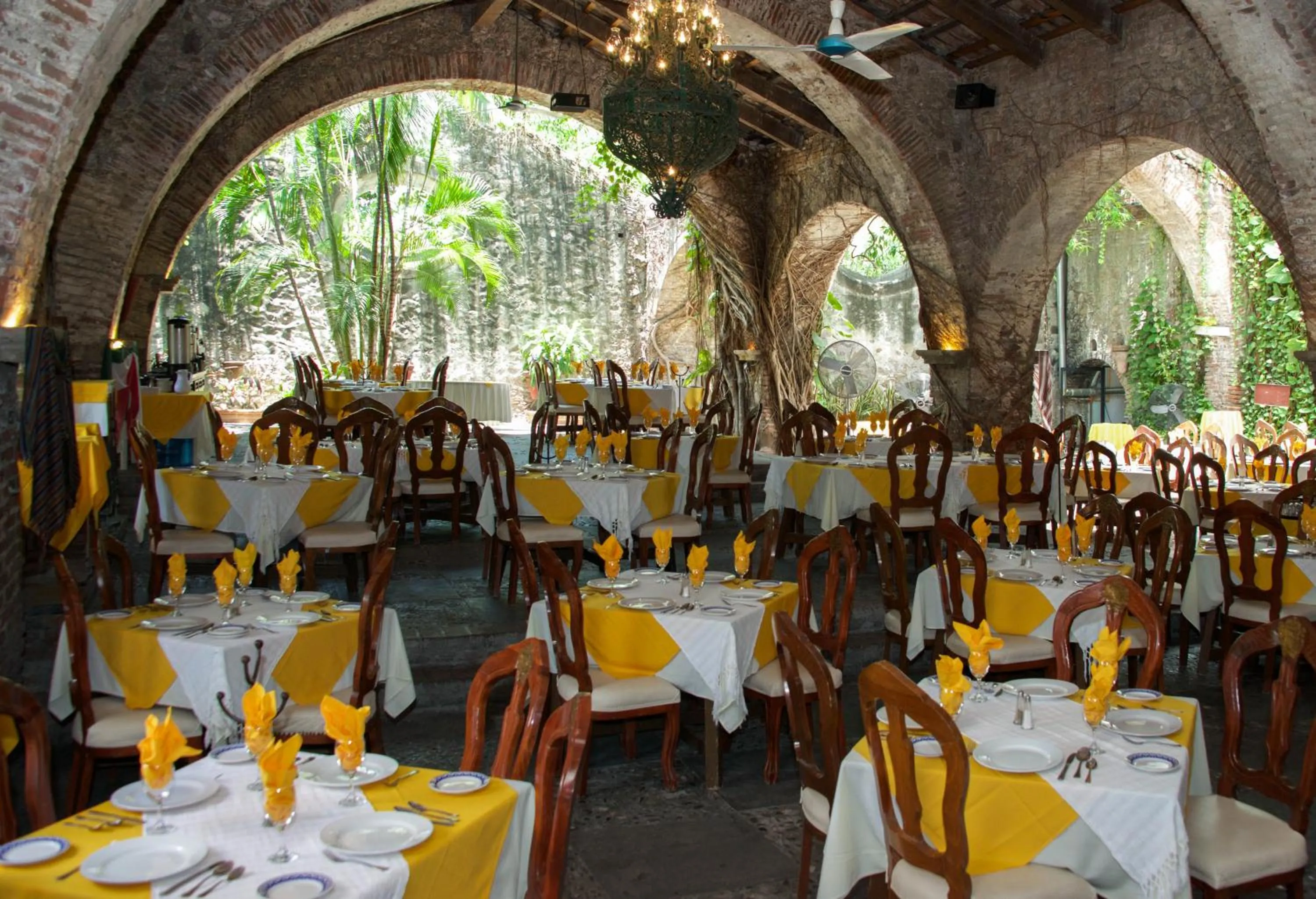 Food and drinks in Hotel Hacienda Vista Hermosa