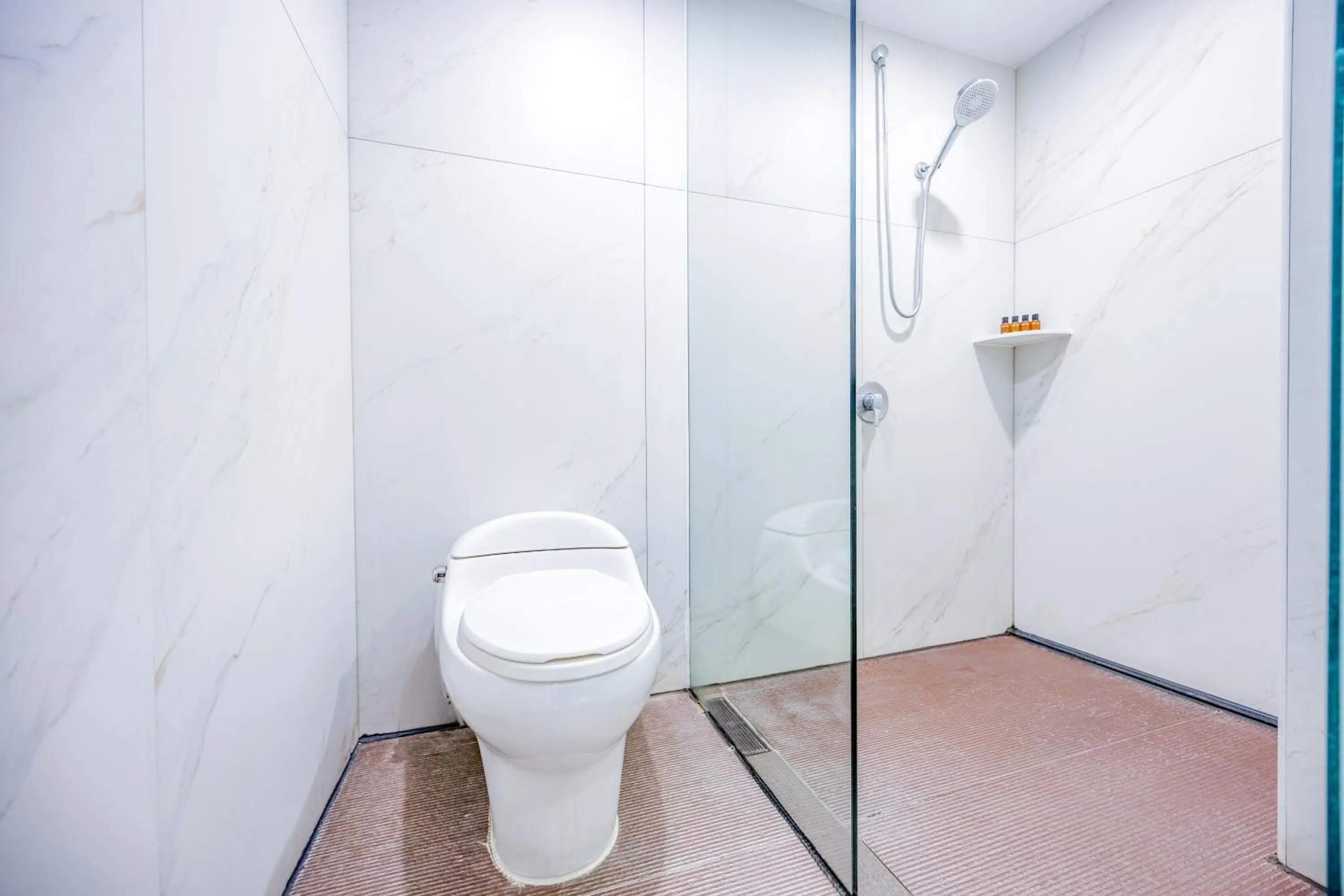 Toilet in Guangzhou Timmy Hotel