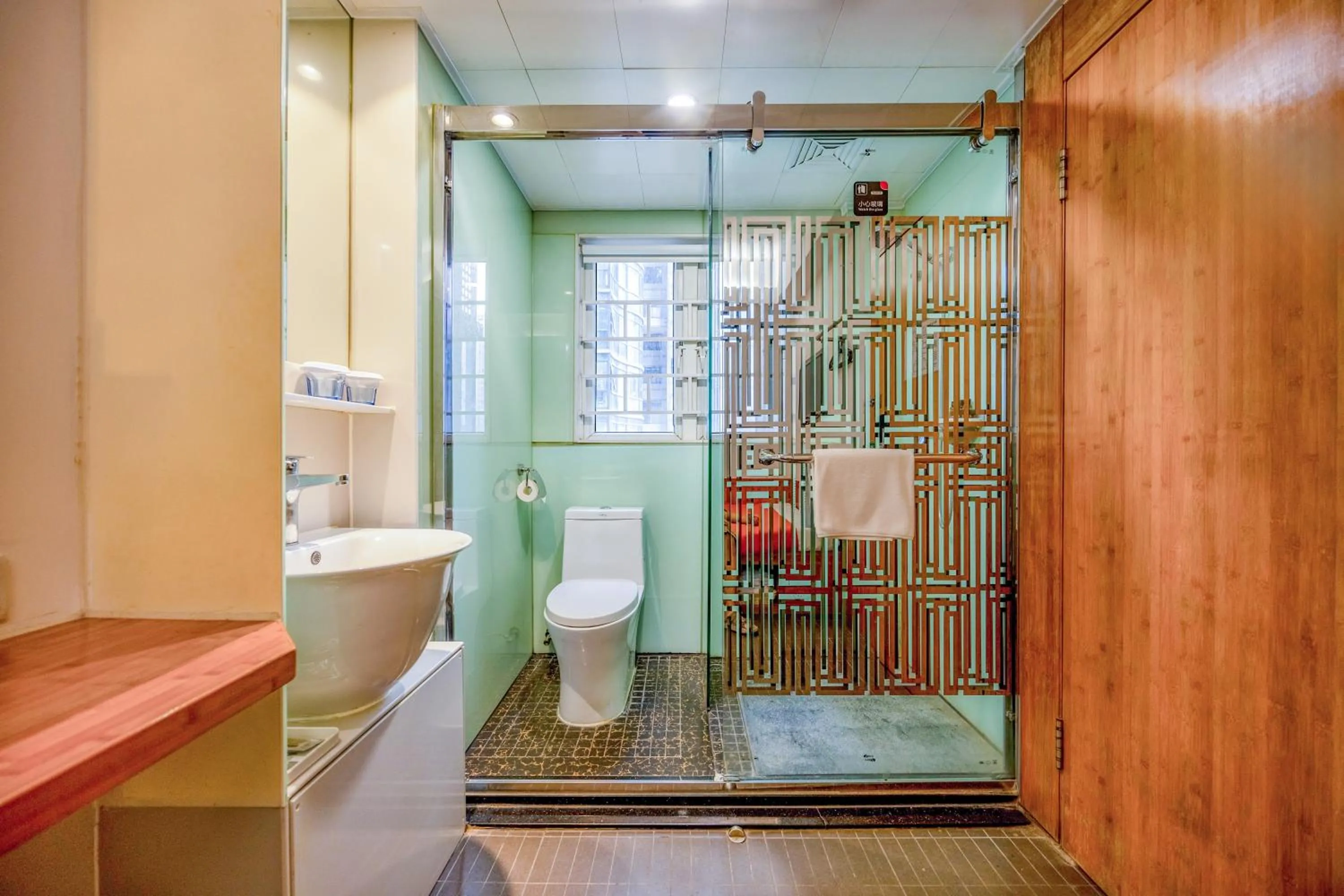 Toilet in Guangzhou Timmy Hotel