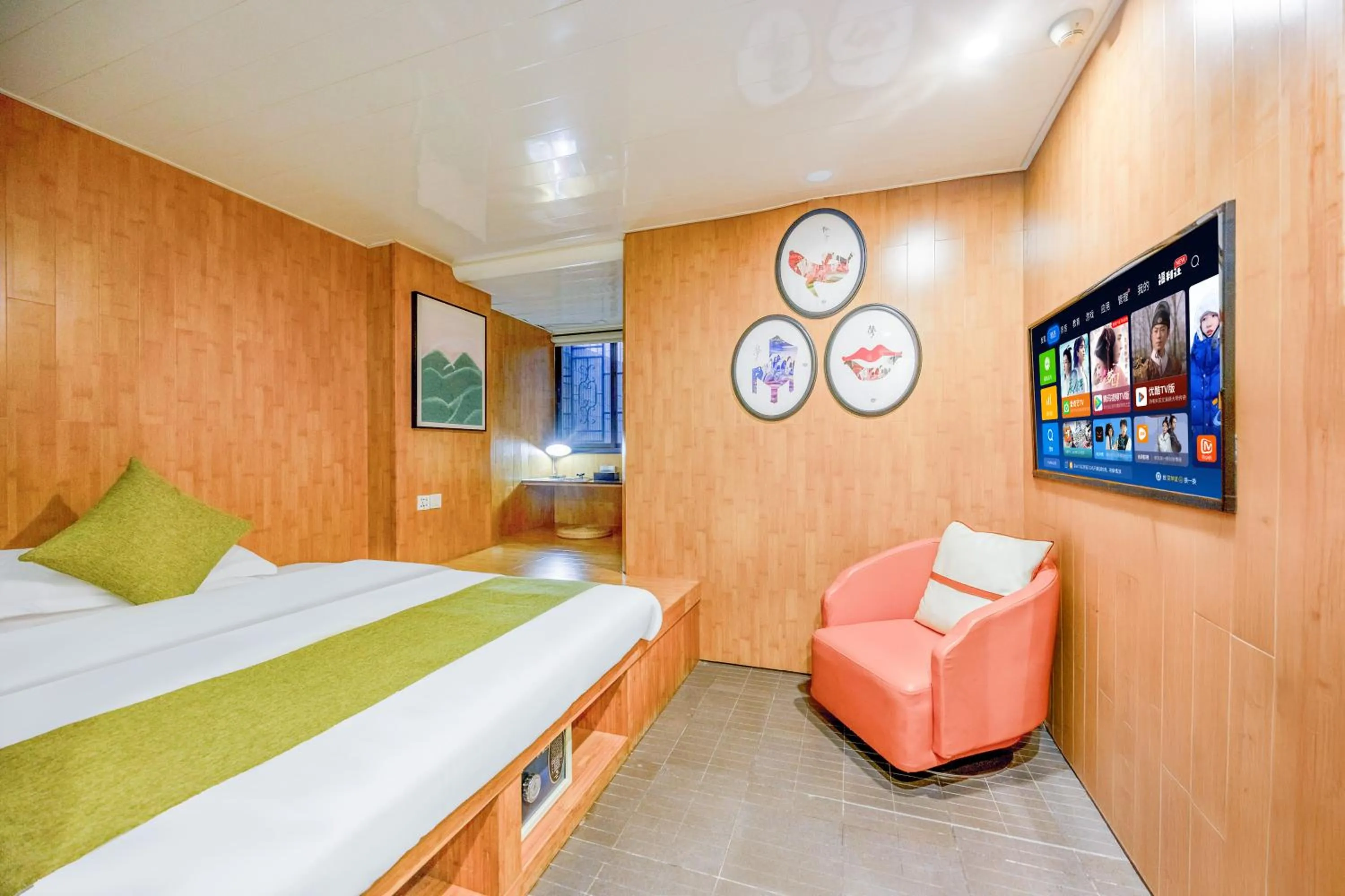 Photo of the whole room, Bed in Guangzhou Timmy Hotel