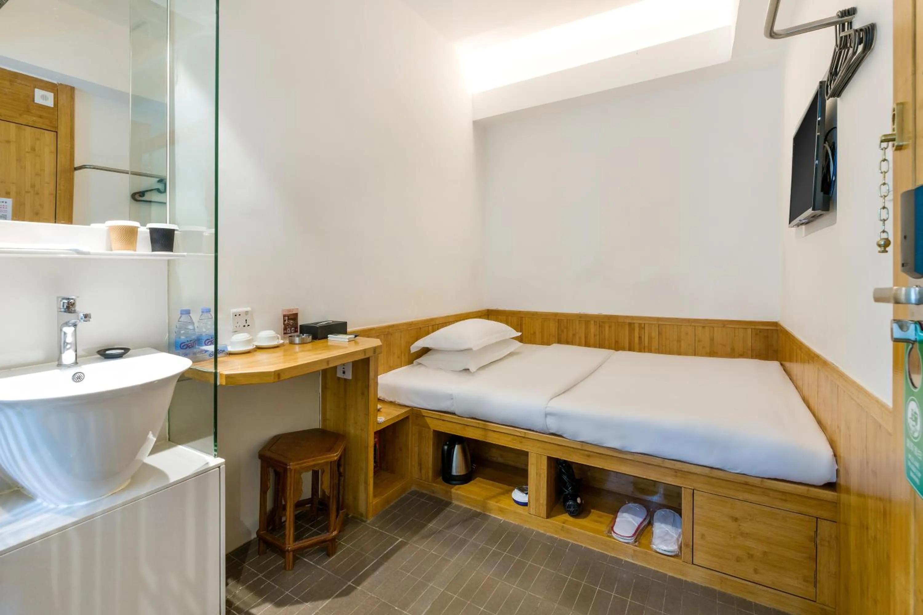 Photo of the whole room, Bed in Guangzhou Timmy Hotel