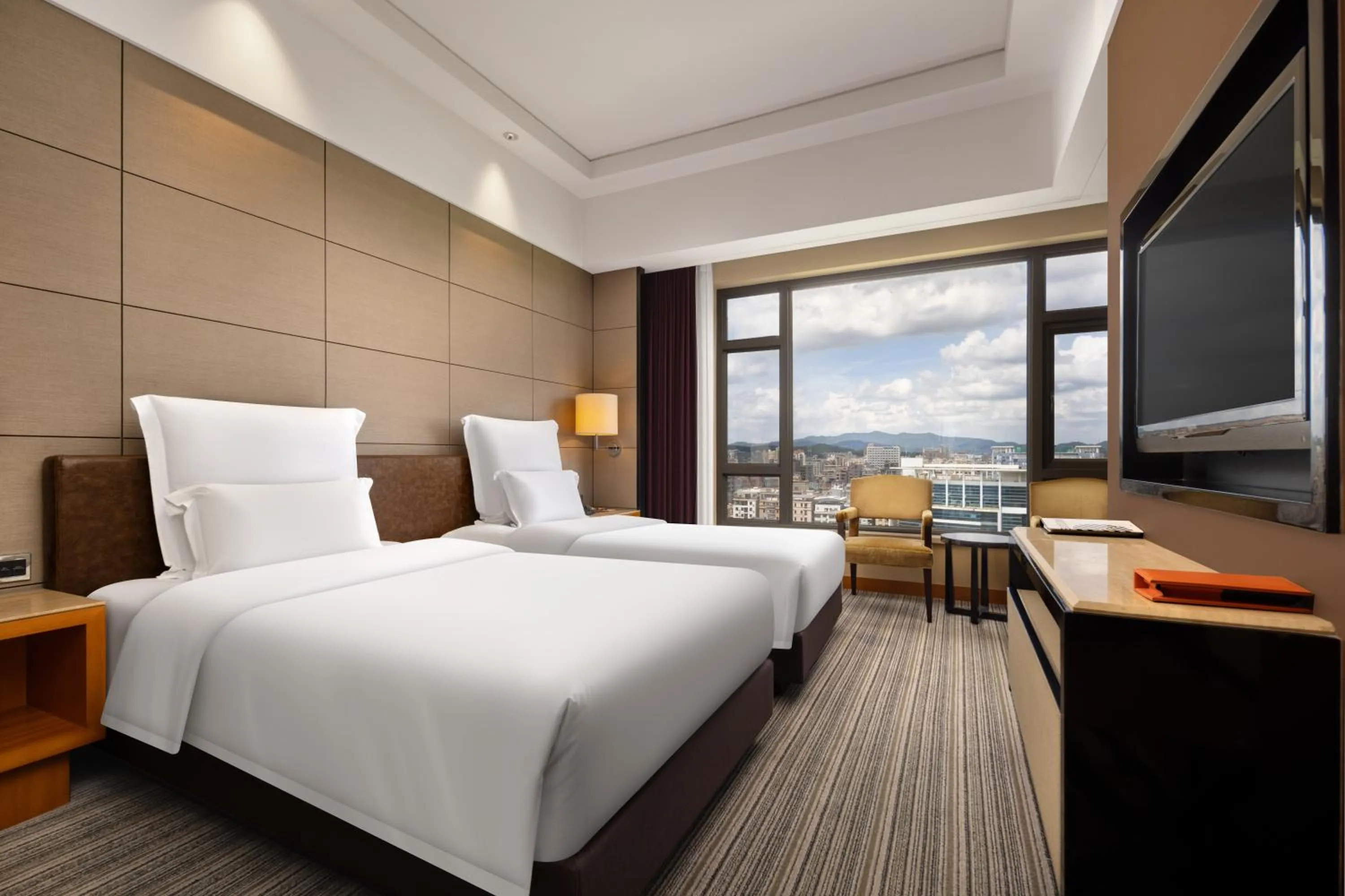 Photo of the whole room, Bed in Pullman Dongguan Changan